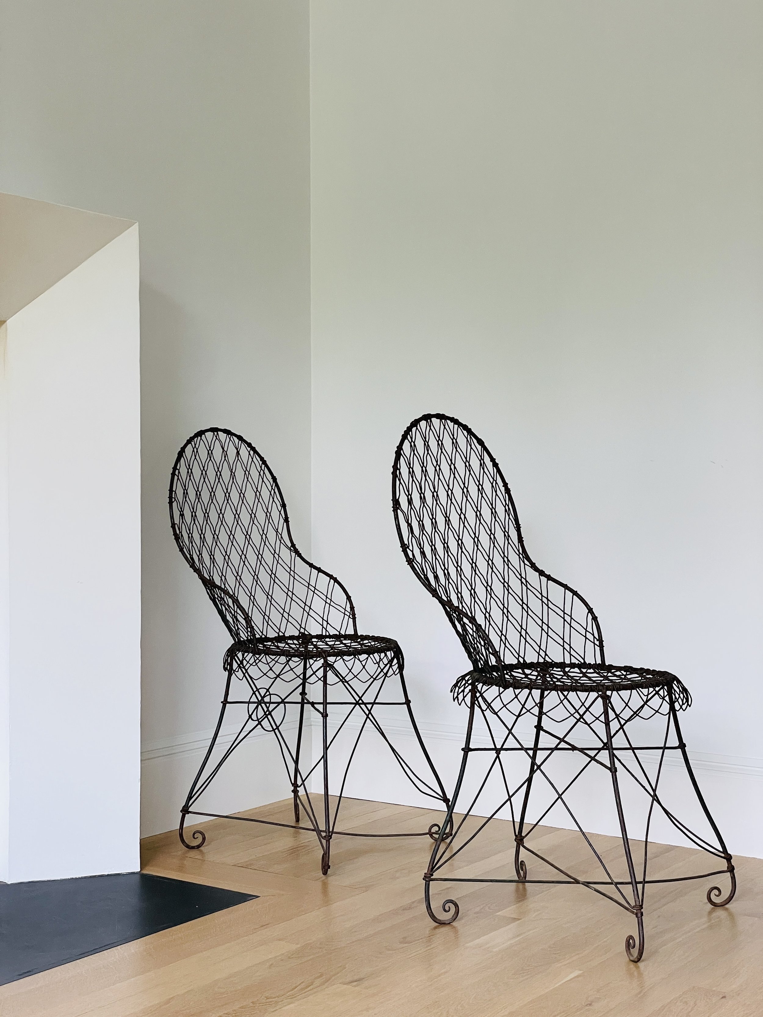 MATERI(A)NTIQUES BLACK WIREWORK OUTDOOR CHAIR SET(5).jpg