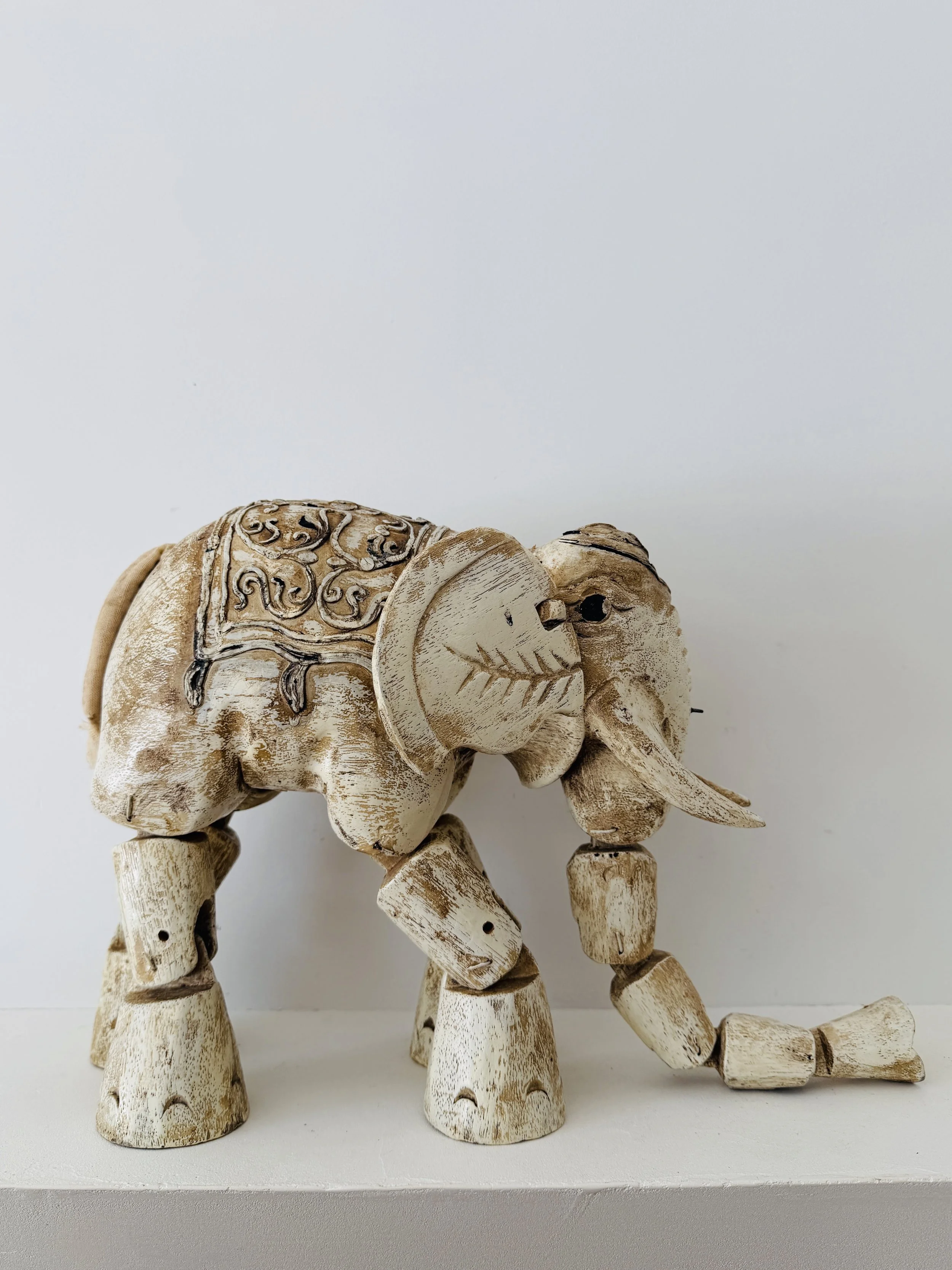 MATERI(A)NTIQUES LARGE IVORY CARVED WOOD MOBILE JOINT ELEPHANT FIGURINE.6.jpg