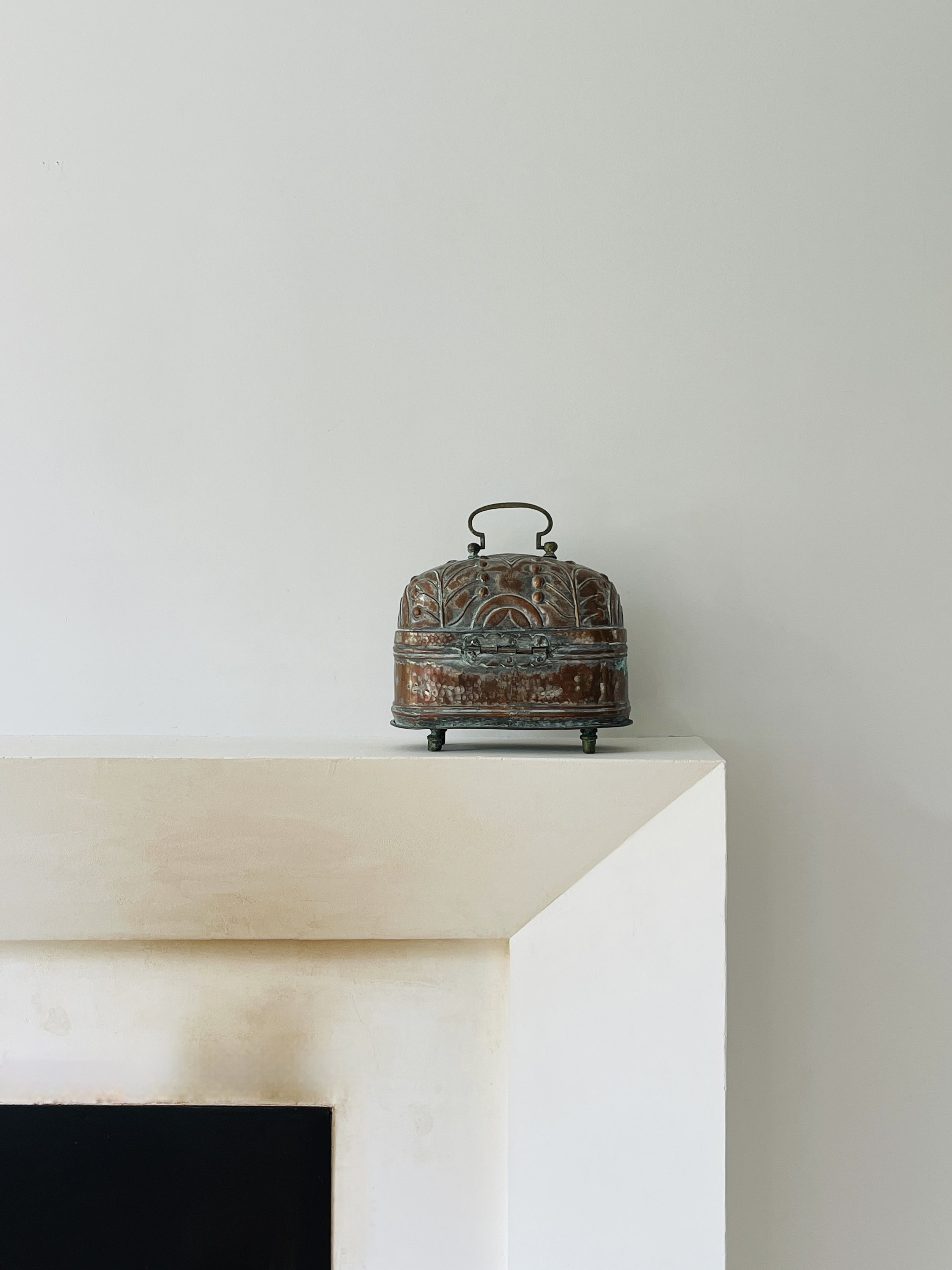 MATERI(A)NTIQUES DETAILED COPPER FOOTED BOX WITH LID(2).jpg
