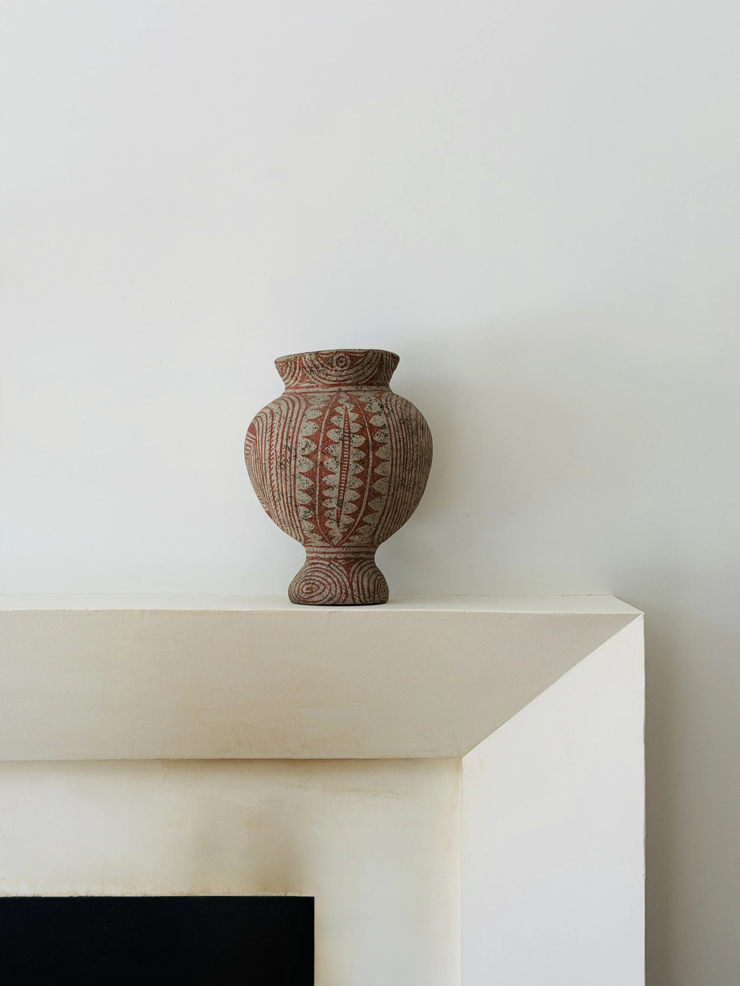 MATERI(A)NTIQUES MEDIUM THAI FOOTED VESSEL WITH WIDE MOUTH AND PATTERN.3.jpg