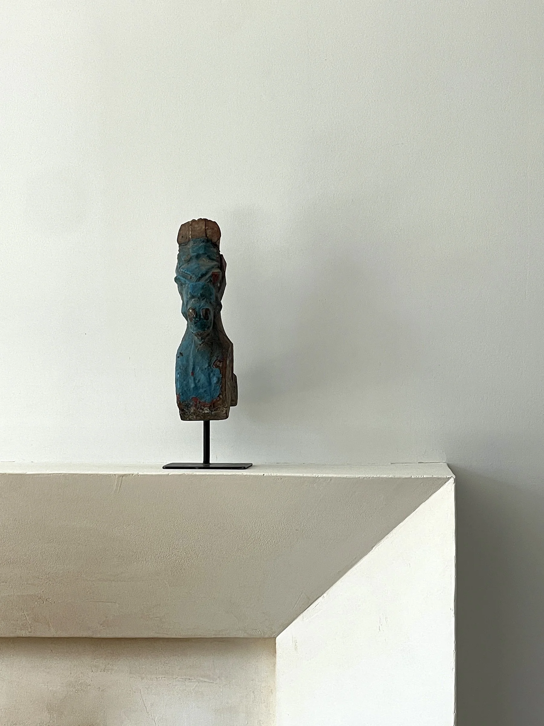 MATERI(A)NTIQUES WOODEN HORSEHEAD DECORATIVE FRGMENT MOUNTED ON BAS