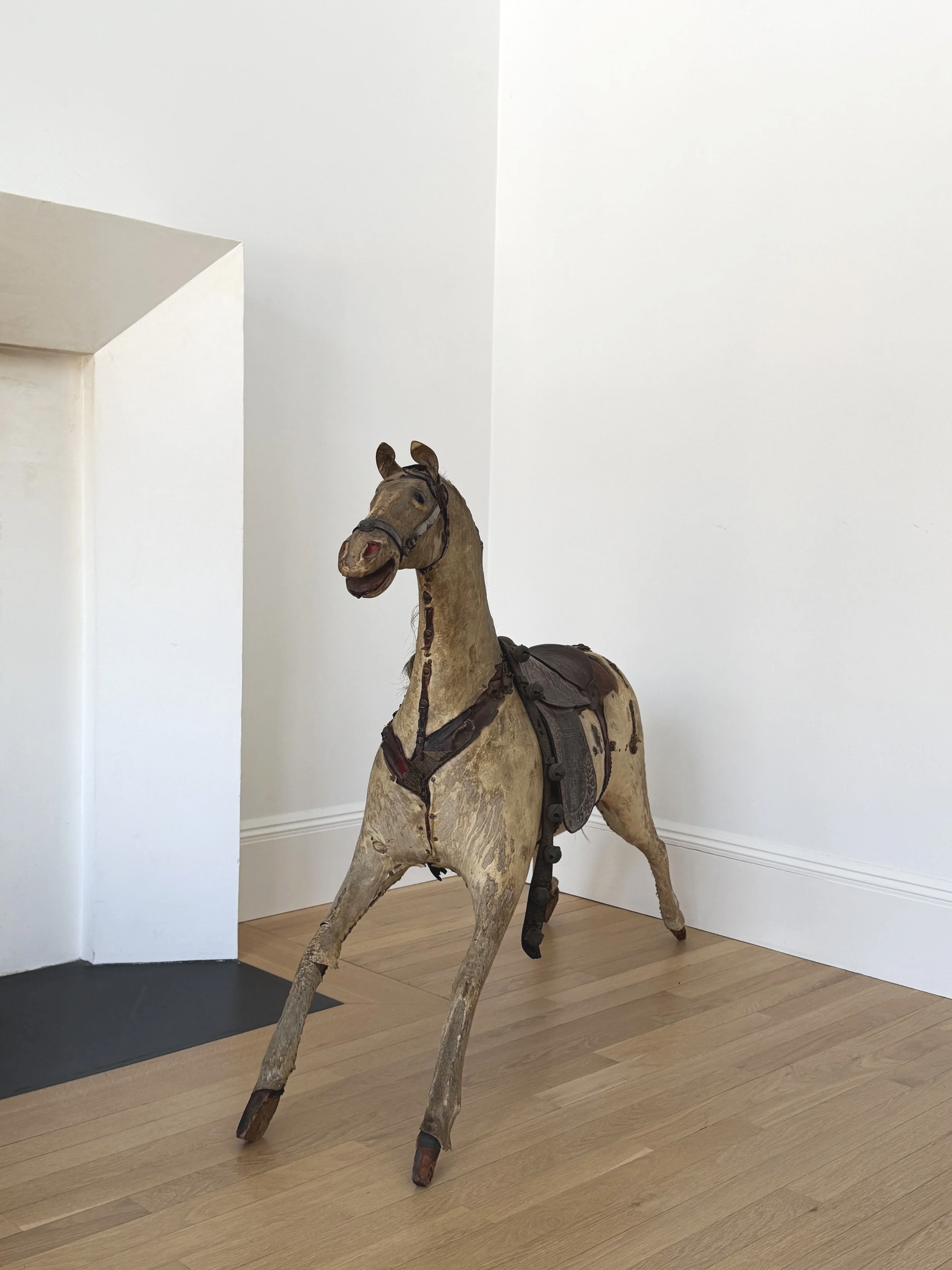 MATERI%28A%29NTIQUES+EXTRA+LARGE+STITCHED+LEATHER%2C+HAIR+AND+WOOD+TOY+HORSE.10.png