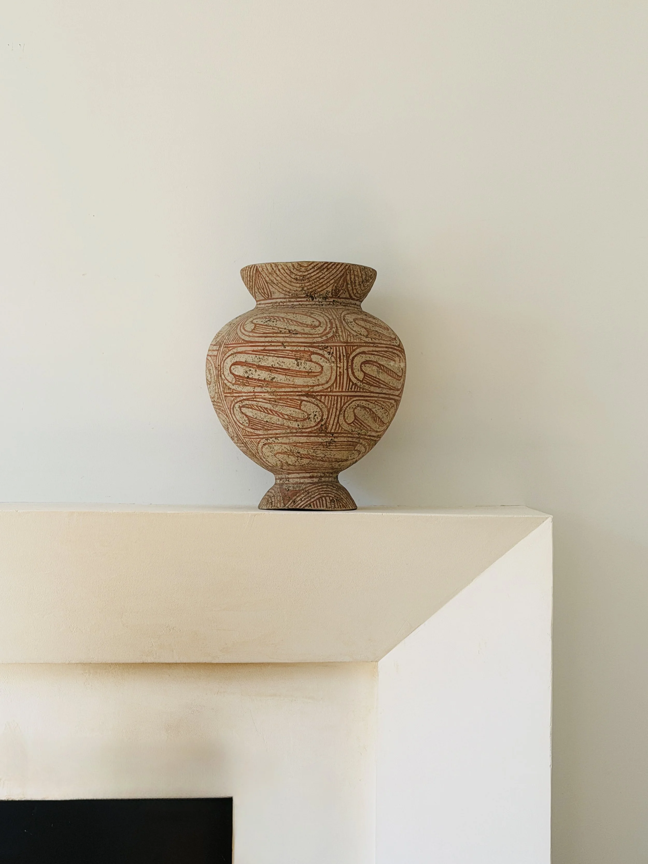 MATERI(A)NTIQUES MEDIUM THAI FOOTED VESSEL WITH PATTERN.4.jpg