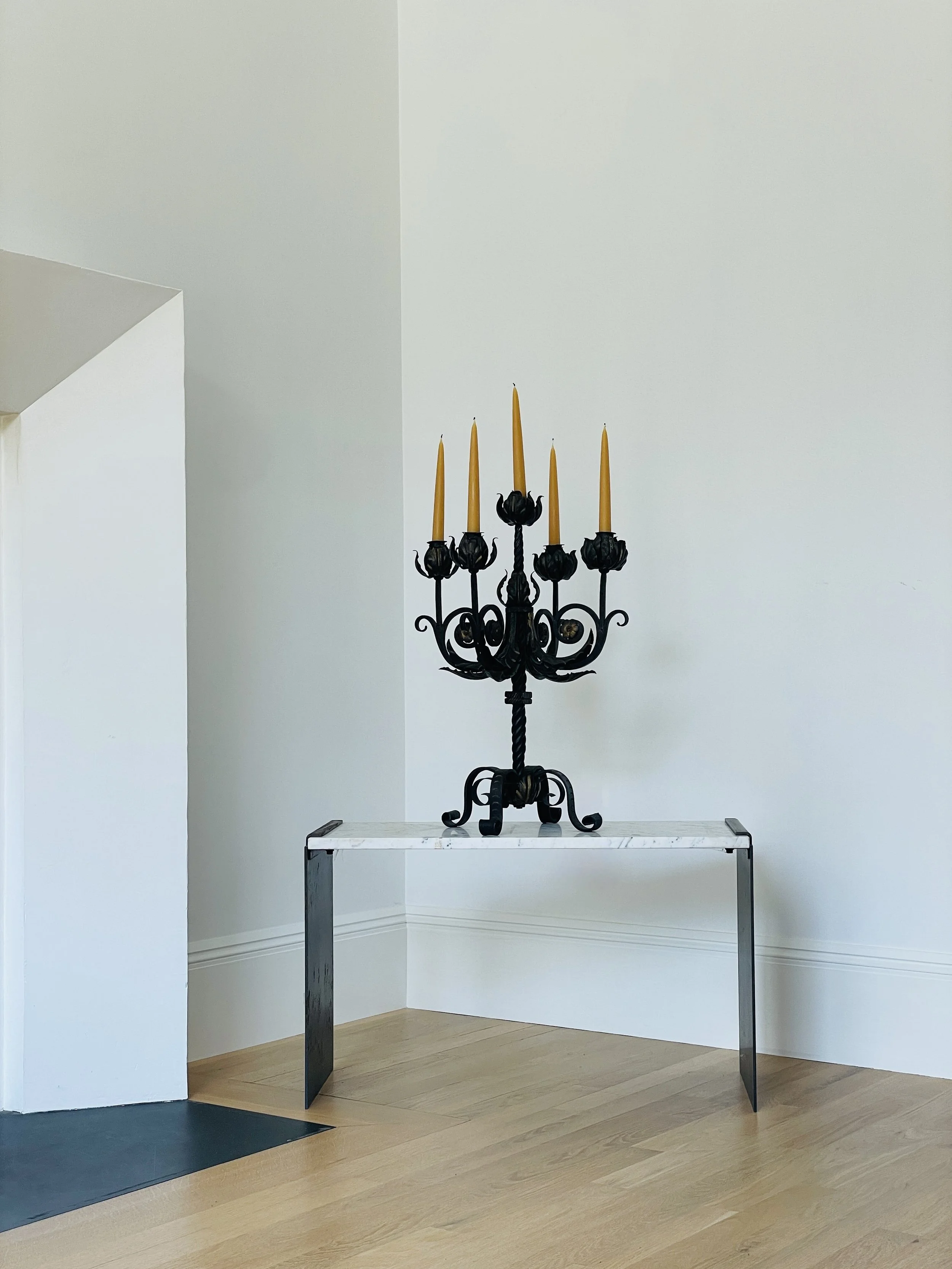 MATERI(A)NTIQUES LARGE BLACK IRON FLORAL FIVE ARM CANDELABRA(4).jpg