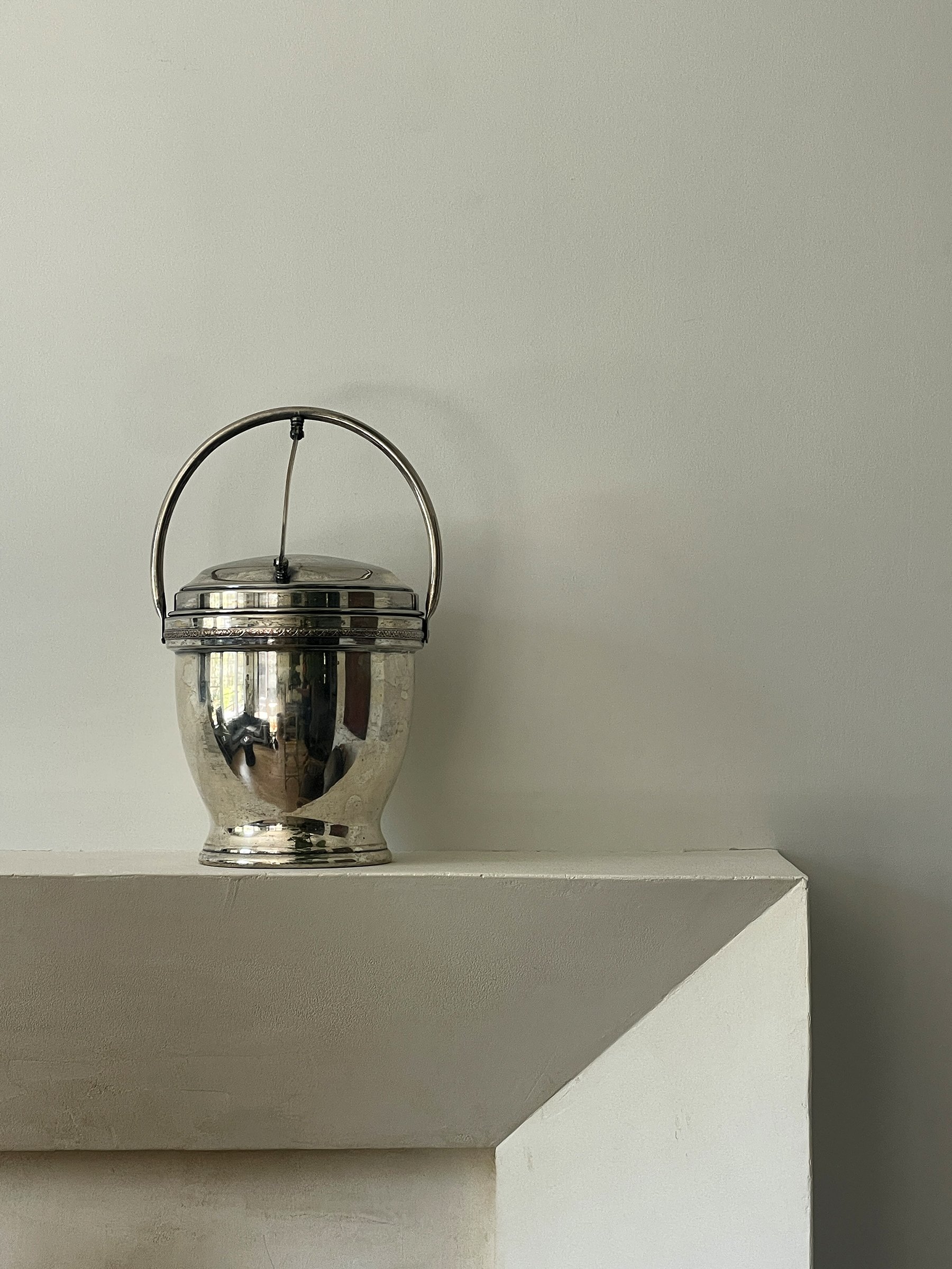 MATERI(A)NTIQUES SILVER PLATE FLIP-TOP ICE BUCKET(5).jpg