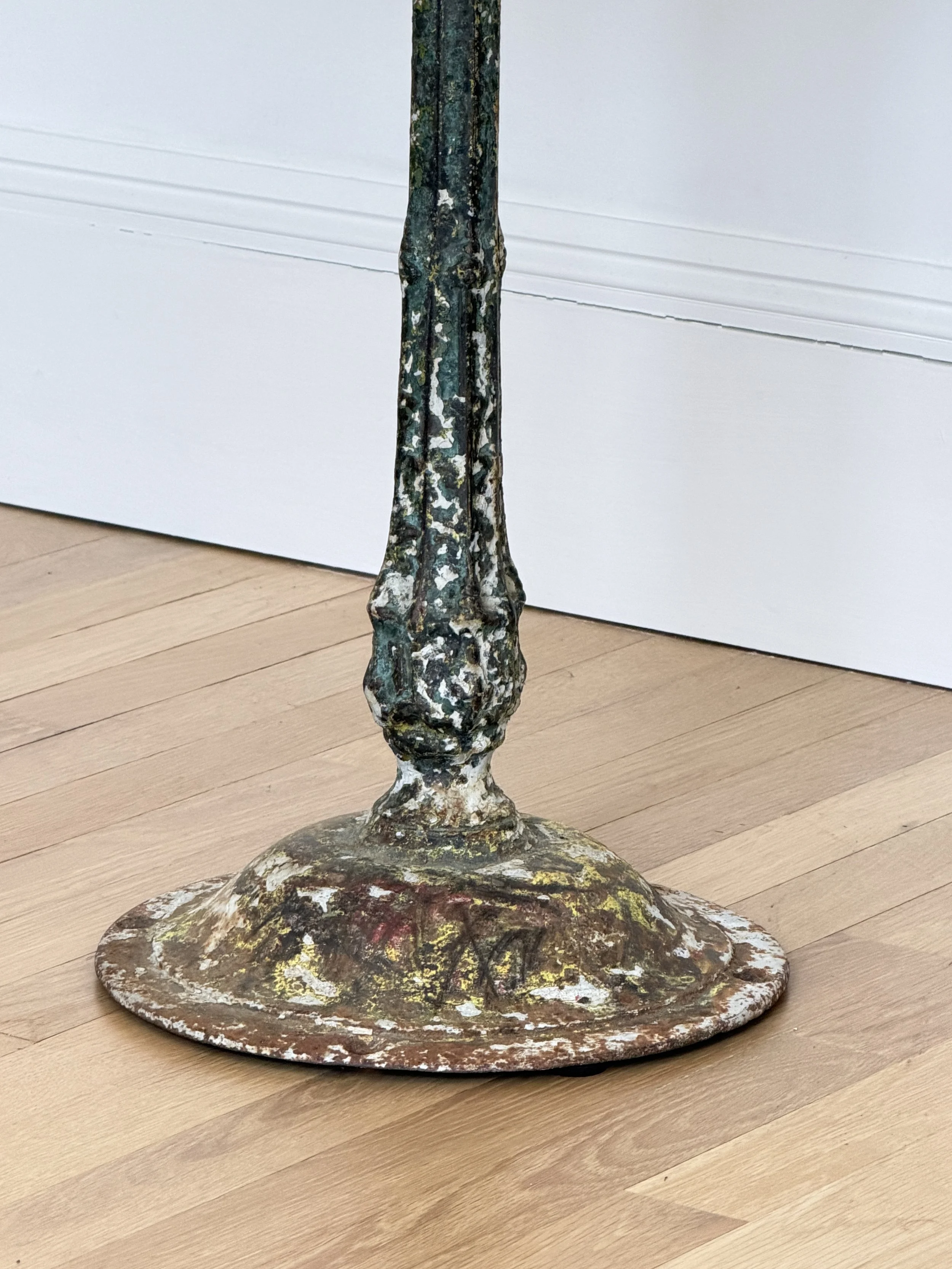 MATERI(A)NTIQUES PATINATED ROUND IRON OUTDOOR BISTRO PEDESTAL TABLE(3).JPG