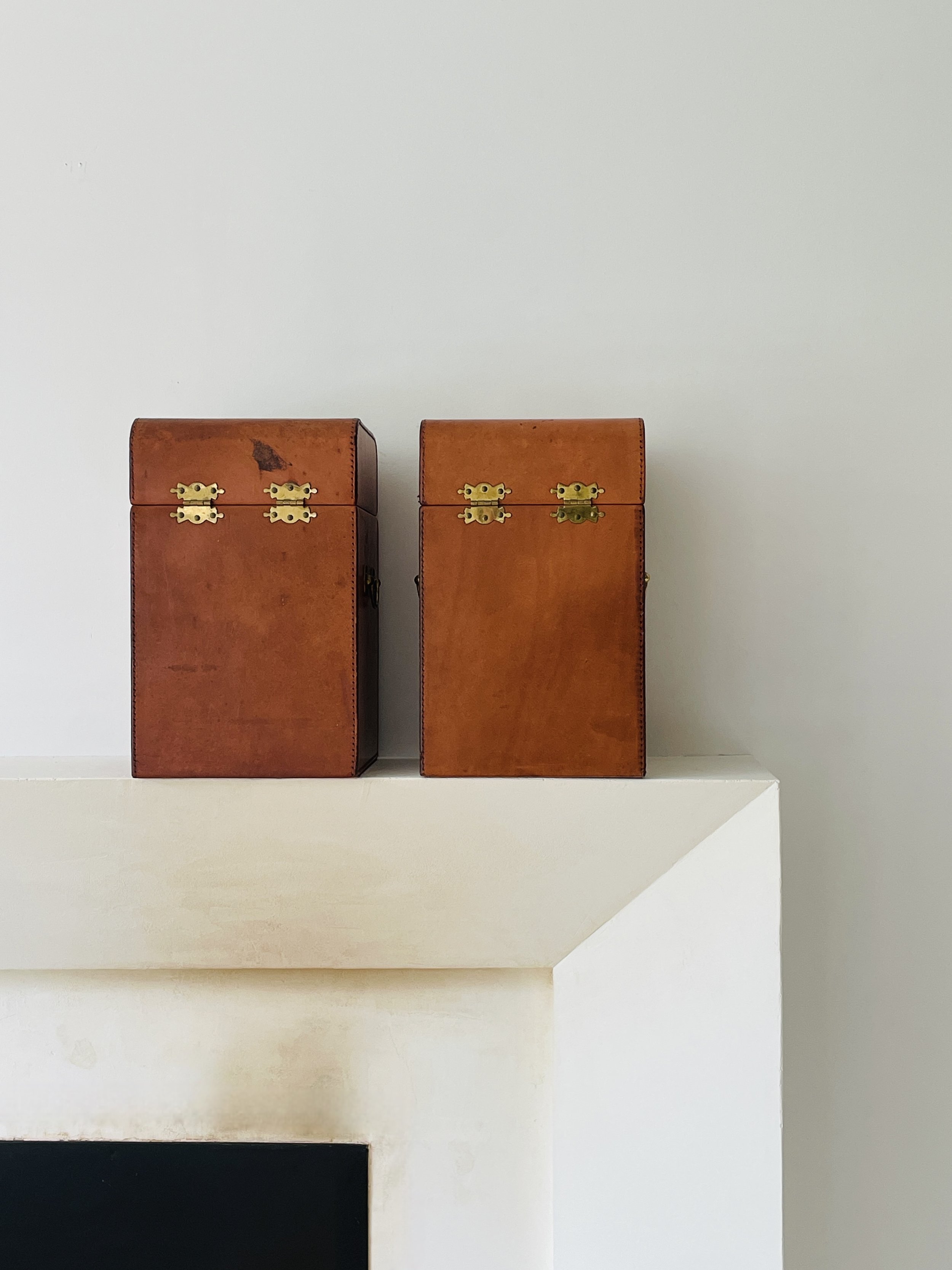 MATERI(A)NTIQUES COGNAC LEATHER WINE BOX SET(3).jpg