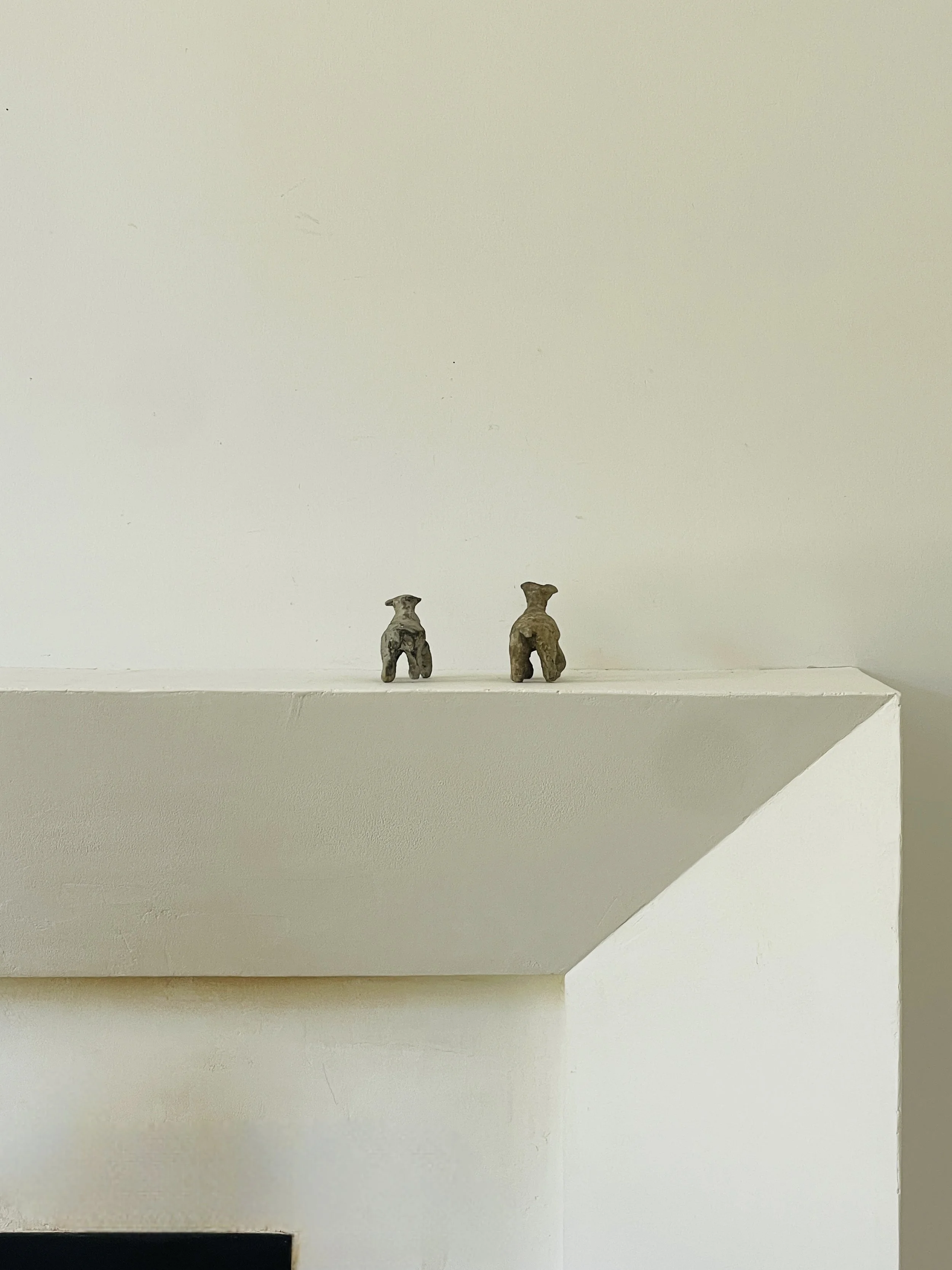 MATERI(A)NTIQUES SMALL RUSTIC CERAMIC FARM ANIMAL SET(6).jpg