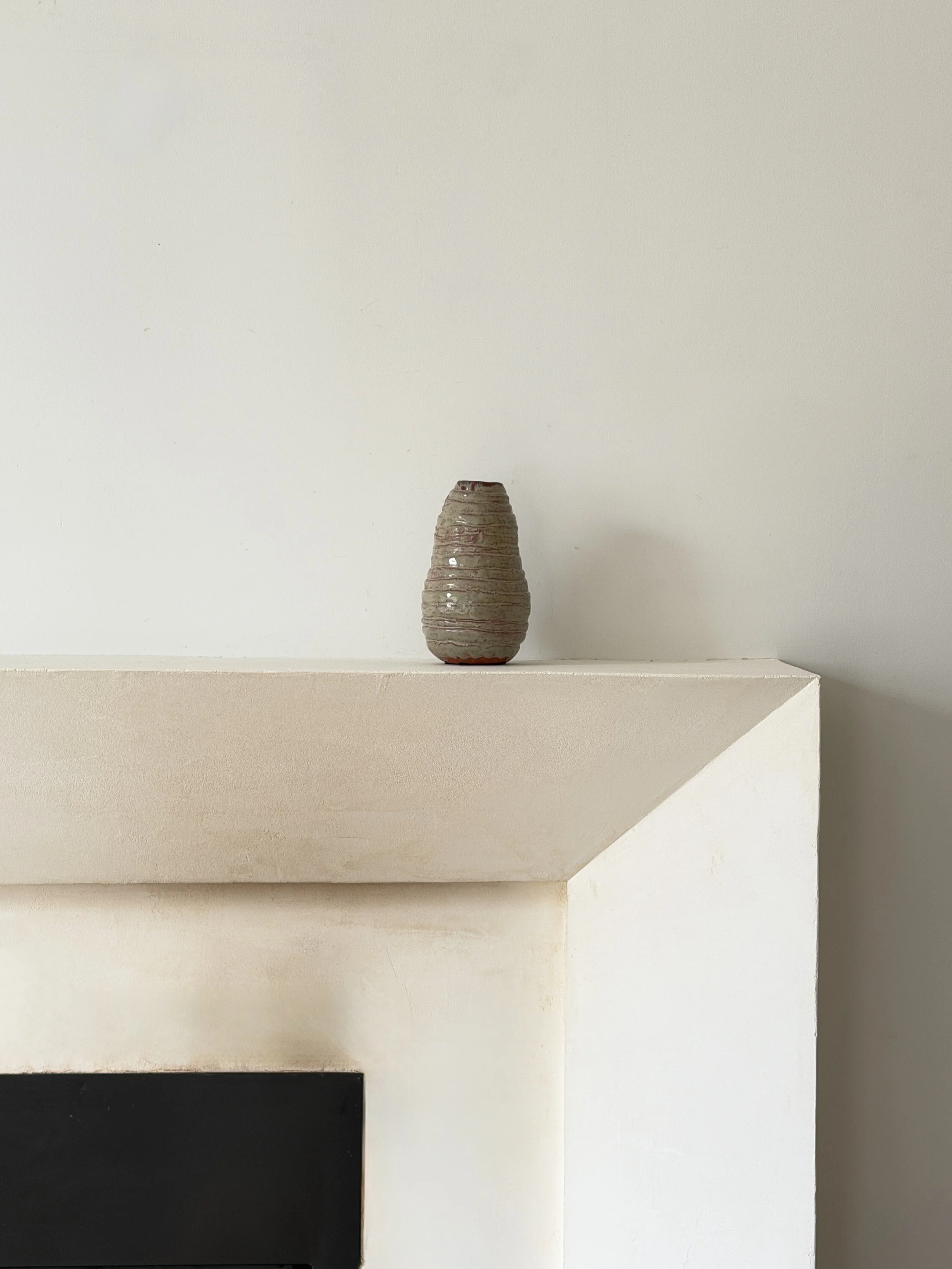 MATERI(A)NTIQUES SMALL COIL MADE STUDIO ART POTTERY VASE 463-A.jpg