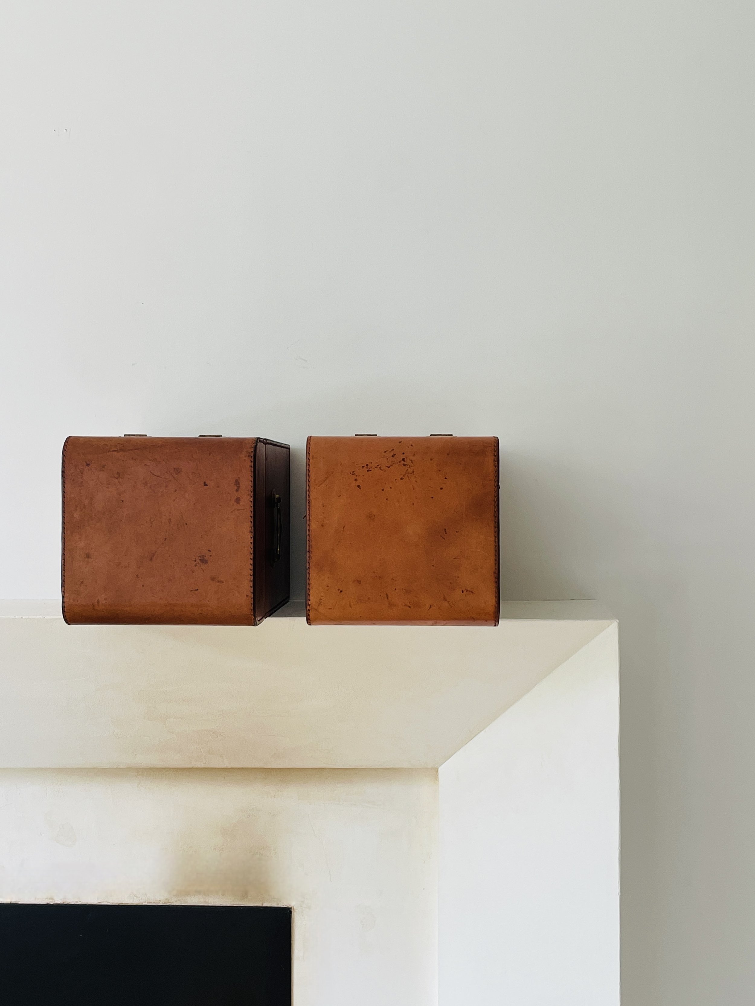 MATERI(A)NTIQUES COGNAC LEATHER WINE BOX SET(6).jpg