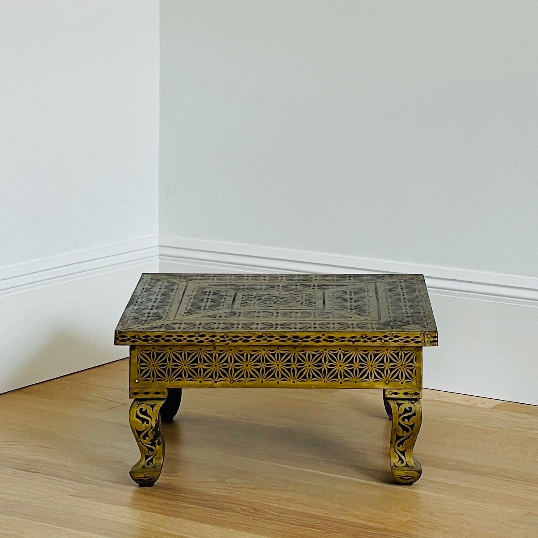 MATERI%28A%29NTIQUES+WOODEN+WITH+BRASS+INLAY+SIDE+TABLE.jpg
