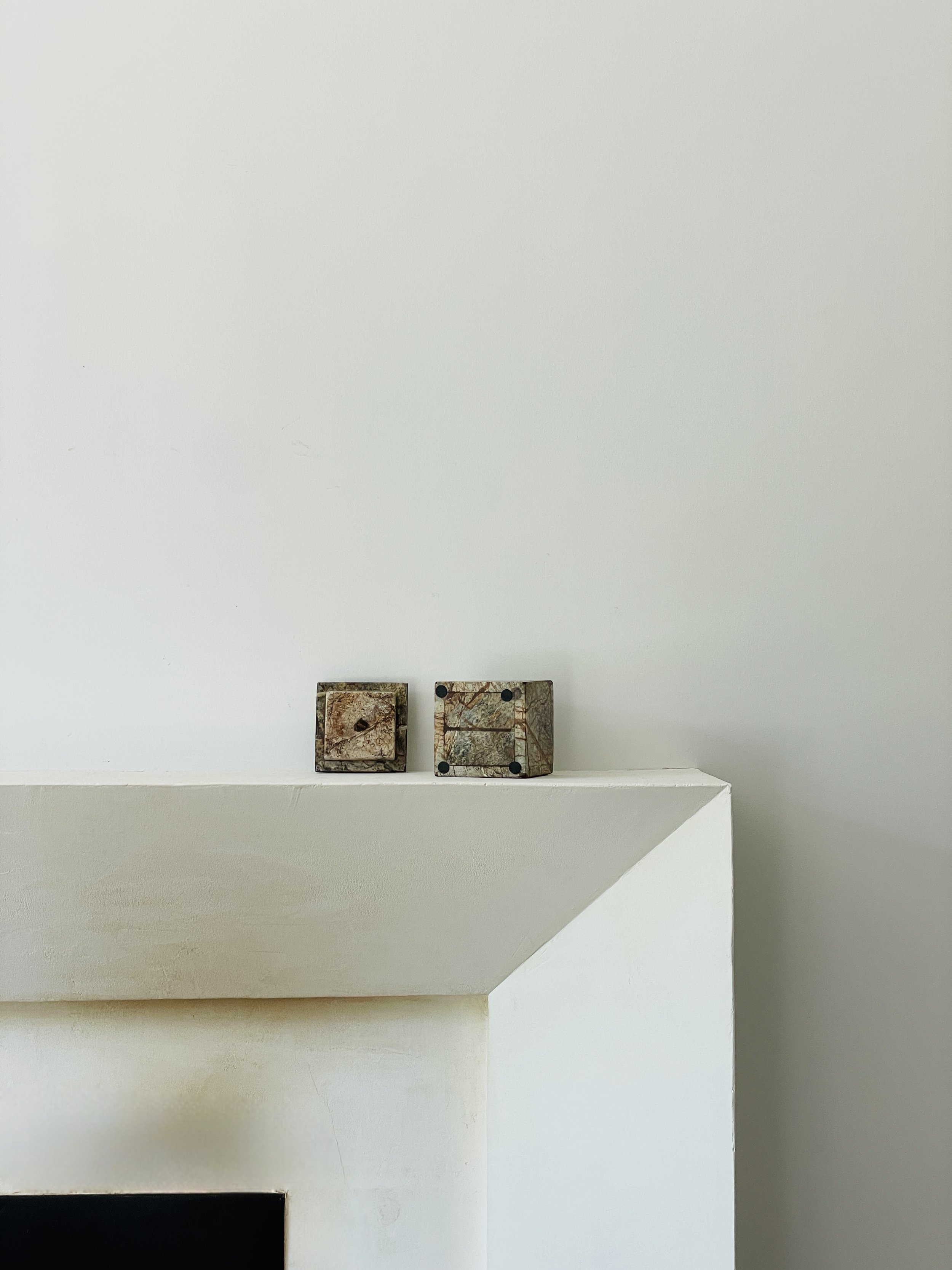MATERI(A)NTIQUES SMALL SQUARE STONE LIDDED BOX(6).jpg
