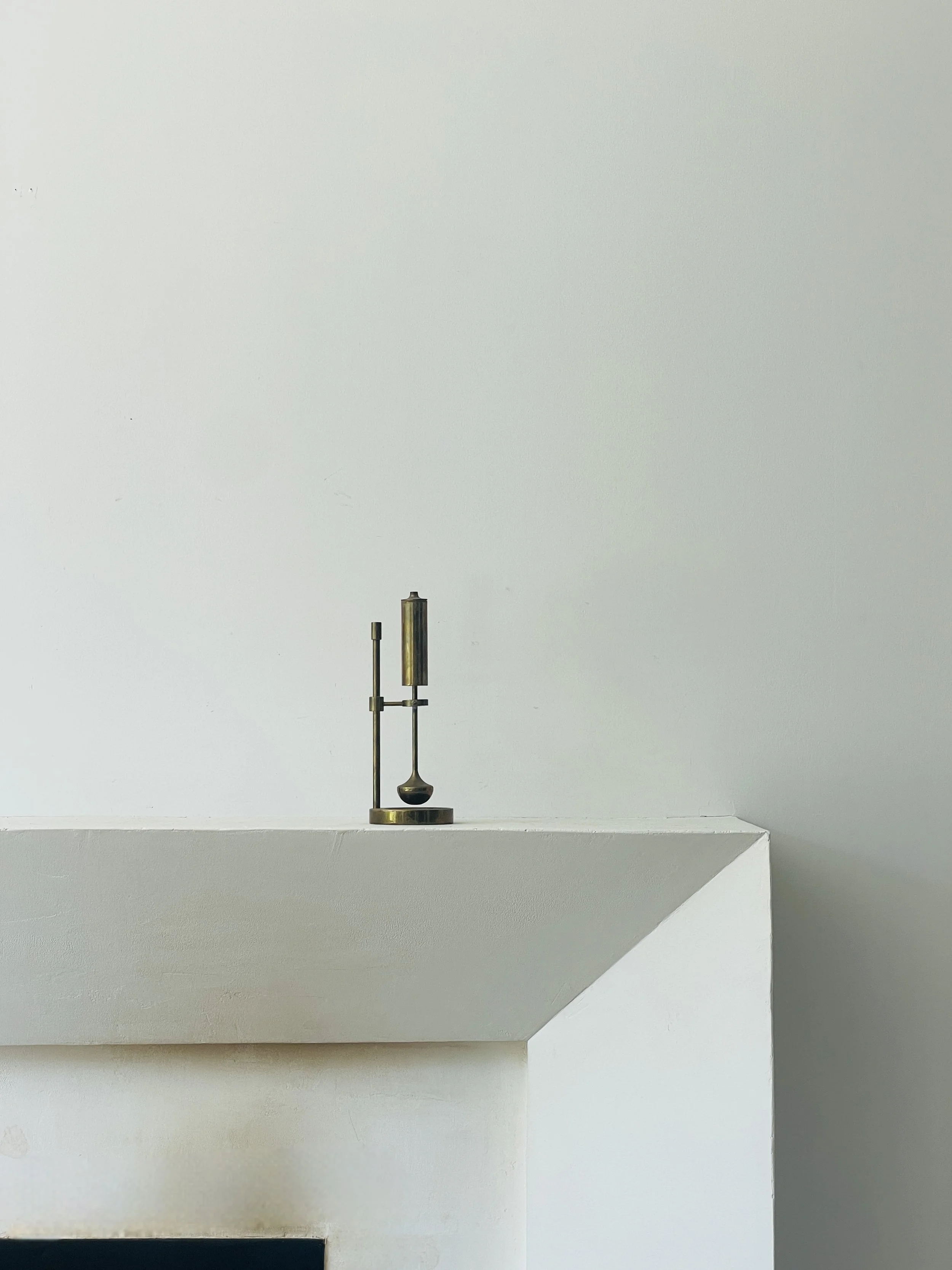 MATERI(A)NTIQUES BRASS SELF BALANCING DANISH OIL LAMP WITH GIMBAL(4).jpg