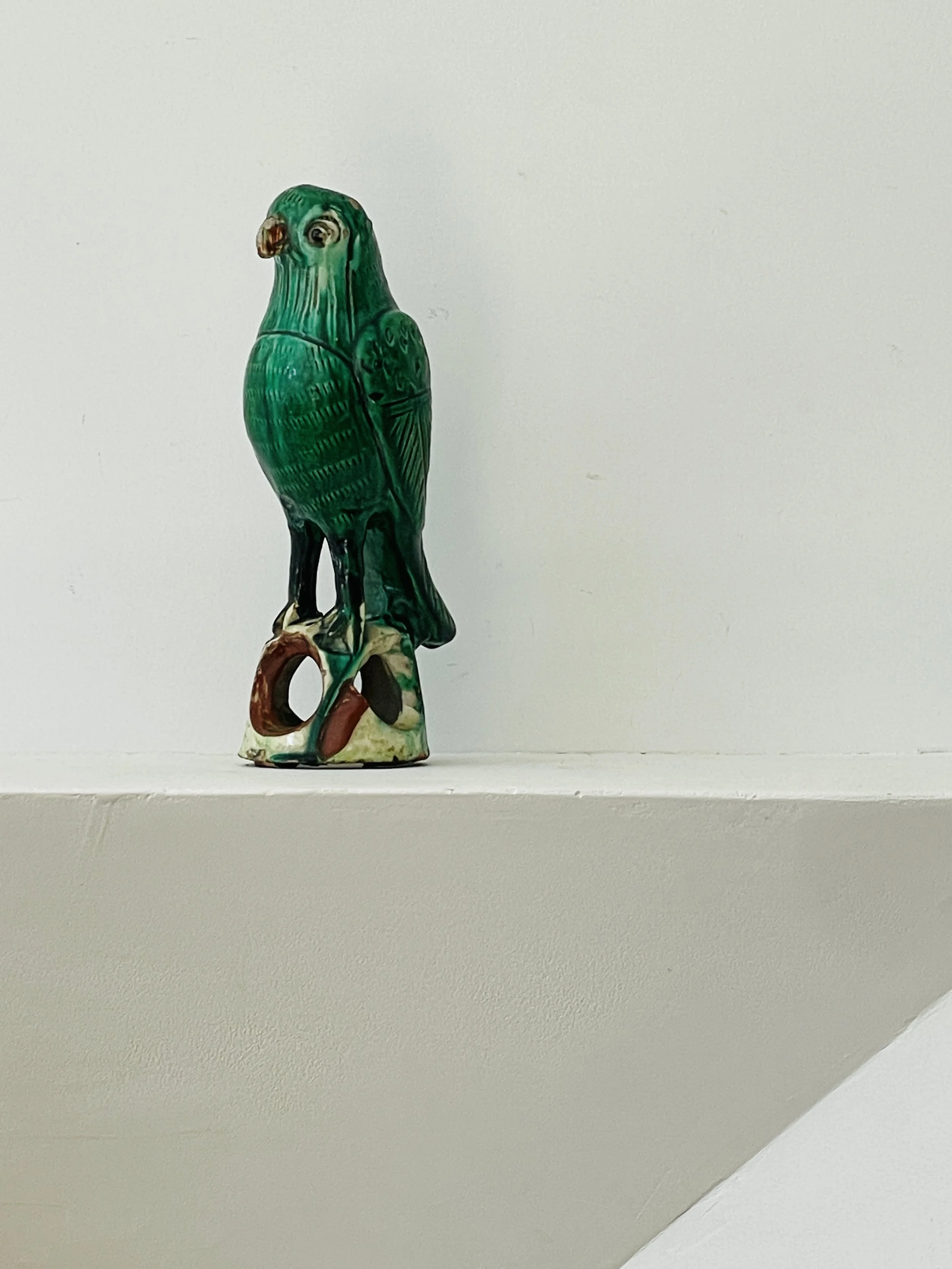 MATERI(A)NTIQUES SMALL CERAMIC EMERALD GREEN CHINESE PARROT STATUE(2).jpg
