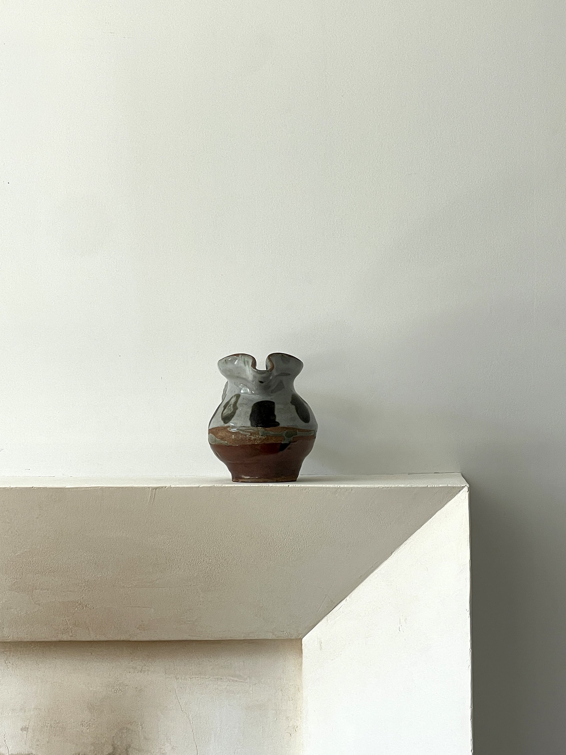 MATERI(A)NTIQUES MEDIUM GREY:GREEN STUDIO POTTERY PITCHER WITH RUFFLE HANDLE(3).jpg