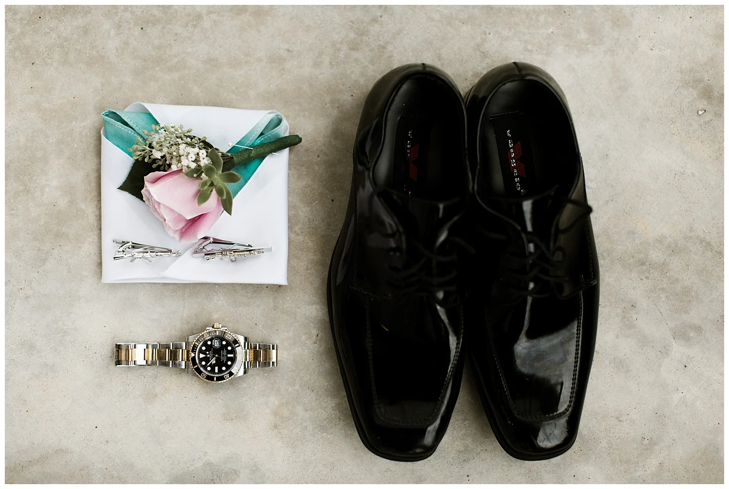 Rustic Chic Wedding | Groomsmen details | PNW wedding photographer 