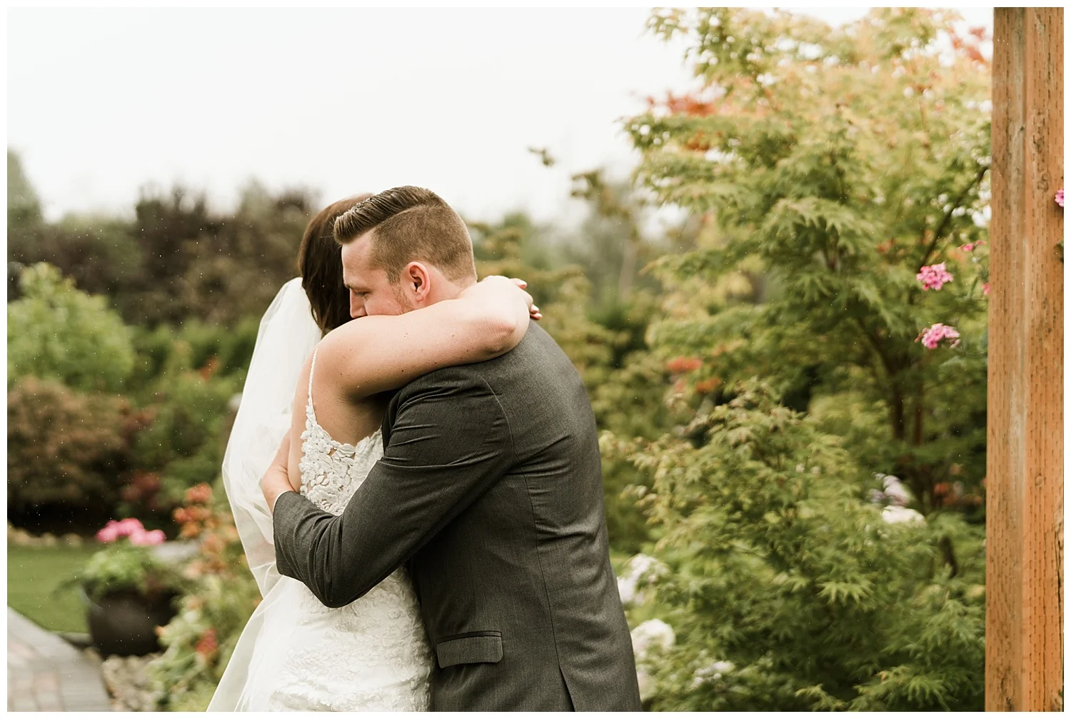 Rustic Chic Wedding | wedding day first look photos | PNW wedding photographer 