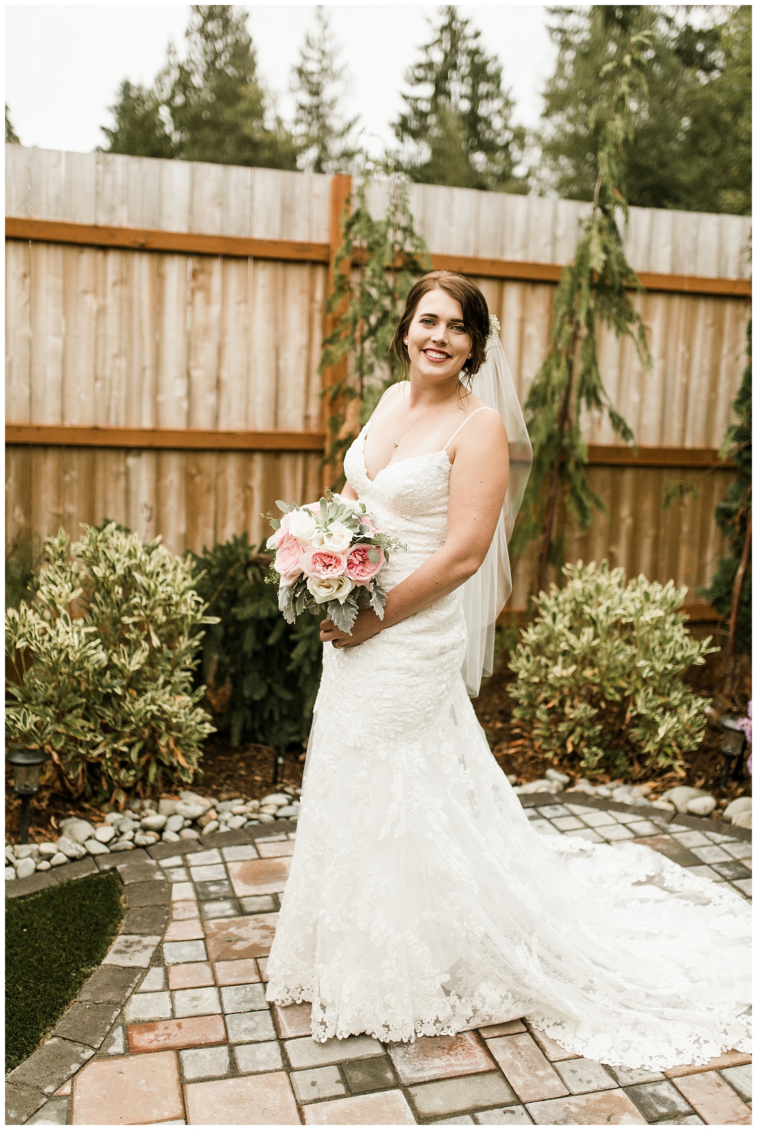 Rustic Chic Wedding | wedding day bridal portraits | PNW wedding photographer 