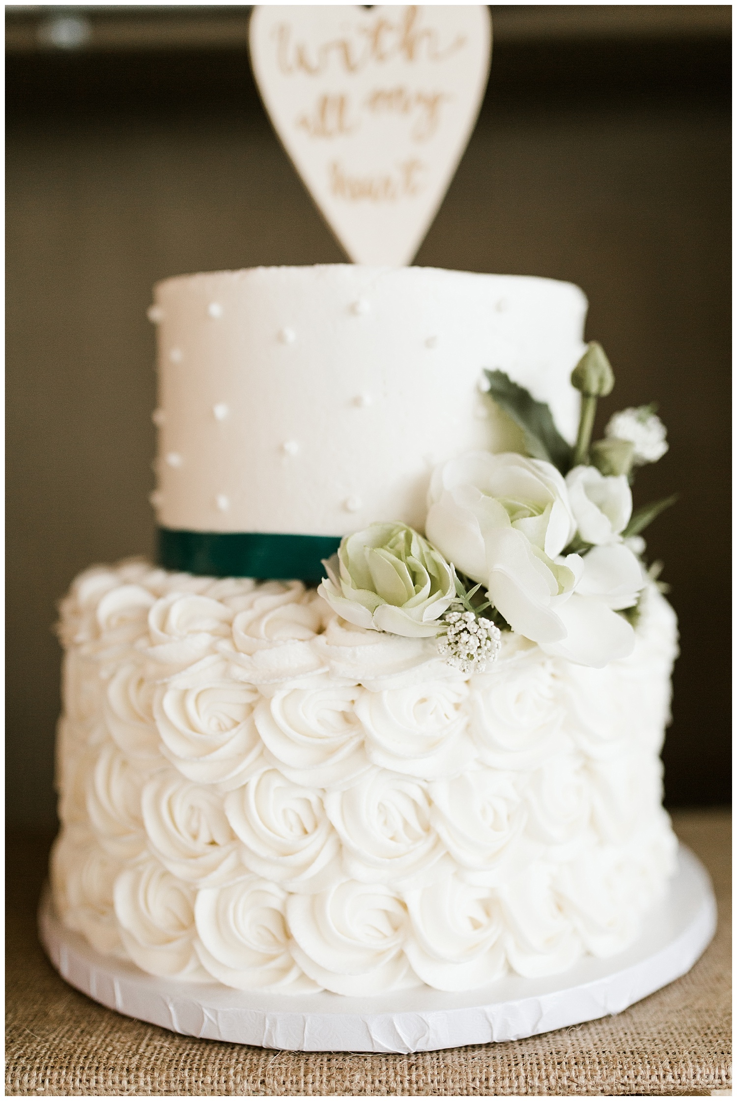 Rustic Chic Wedding | wedding cake inspo | PNW wedding photographer 