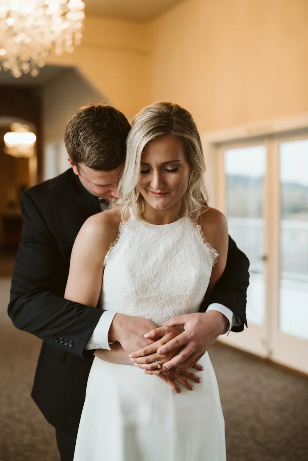 Intimate Winter Wedding | Bride and Groom portraits | Seattle wedding photographer