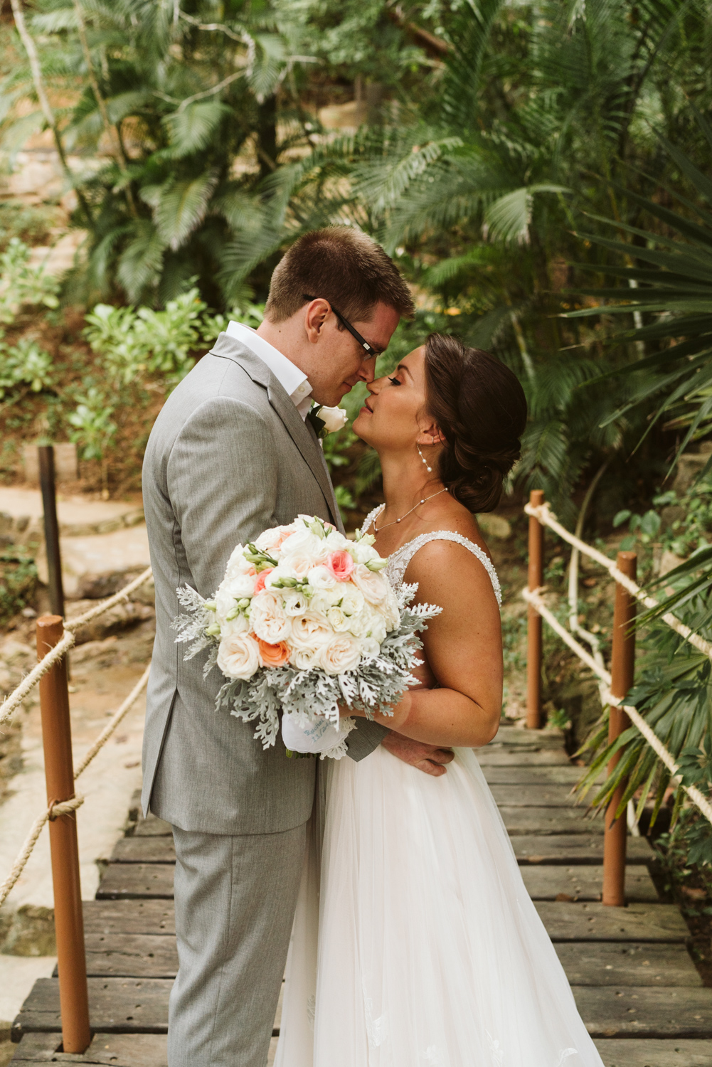 April Yentas Photography - Rachel & Tommy slideshow-29.jpg