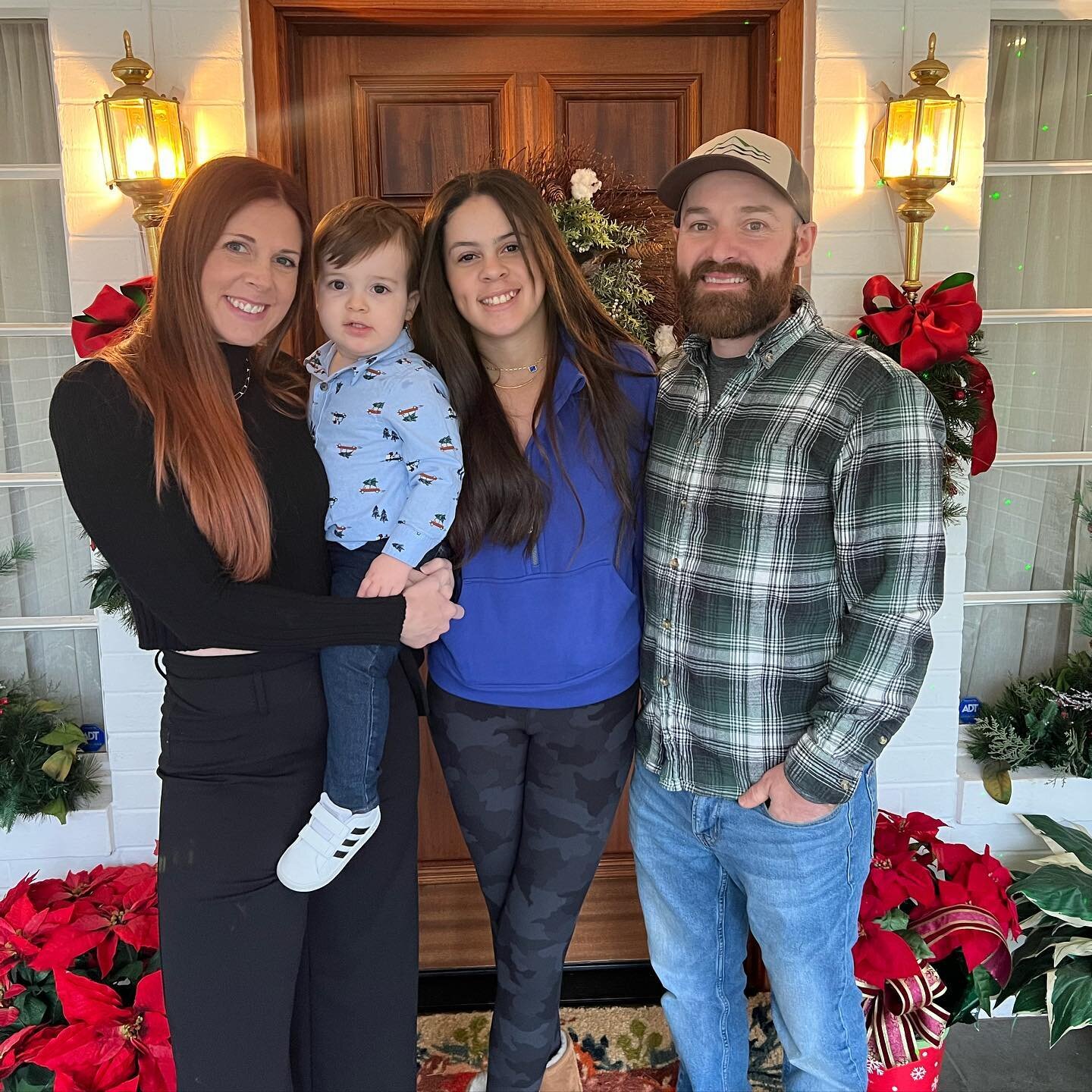 These cuties of mine! 💛 So thankful we were able to get back to WA for Christmas! A long day at the airport was worth it to make it here and be with everyone for all of the Christmas celebrations! 🎄🎅🏻
@a.yentas @kaitlynbangert @angiemillercino