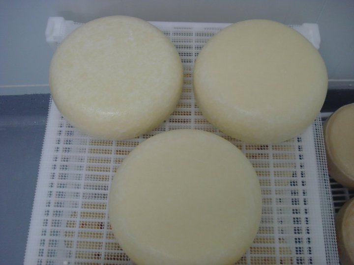  Drying of the cheese for 2-3 days. 