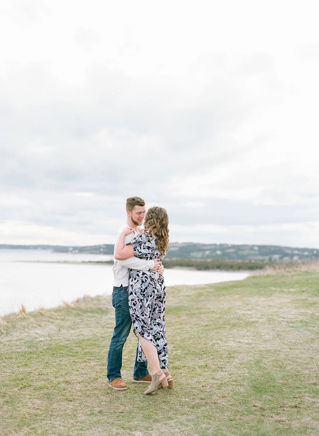 JacquelineAnnePhotography-AkaylaandAndrew-LawrencetownBeach-45.jpg