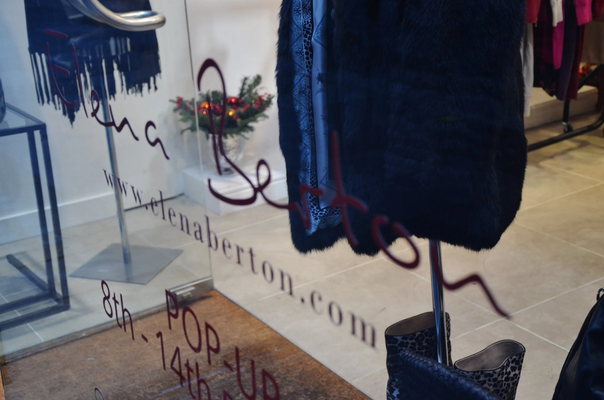  Pop-Up Stores are an innovative, creative and exciting branding opportunity, whether this happens in a brand's home city or in a new city and market. Following a strong brand strategy by creating a shop experience, helps to create the brand's world 