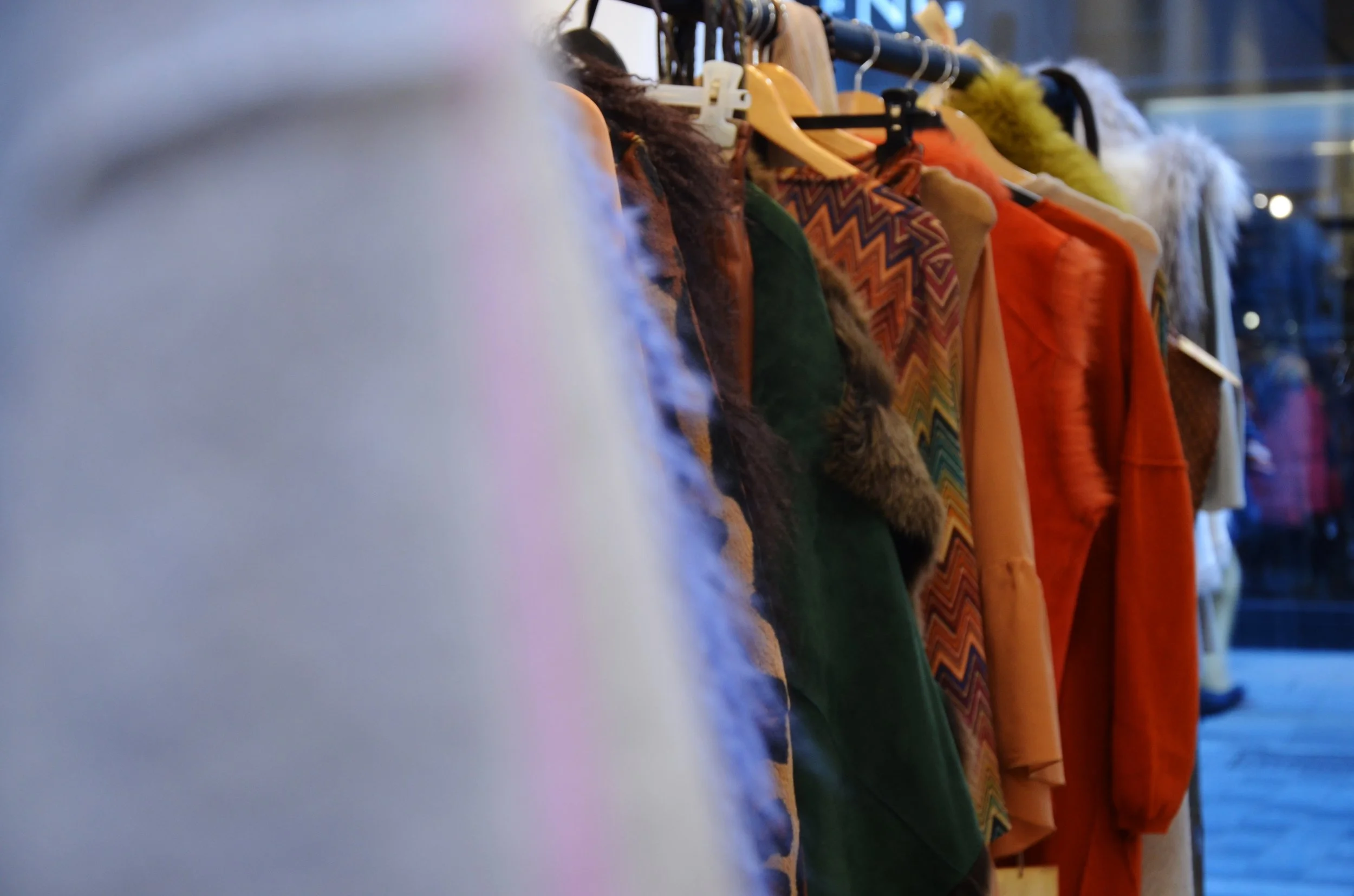  Elena Berton is an Italian fashion designer. Her unique collection is entirely handmade in Italy and tells the beautiful story of craftsmanship in its most elaborate form. Carefully sourced leather, sustainable working methods and century-old knowle