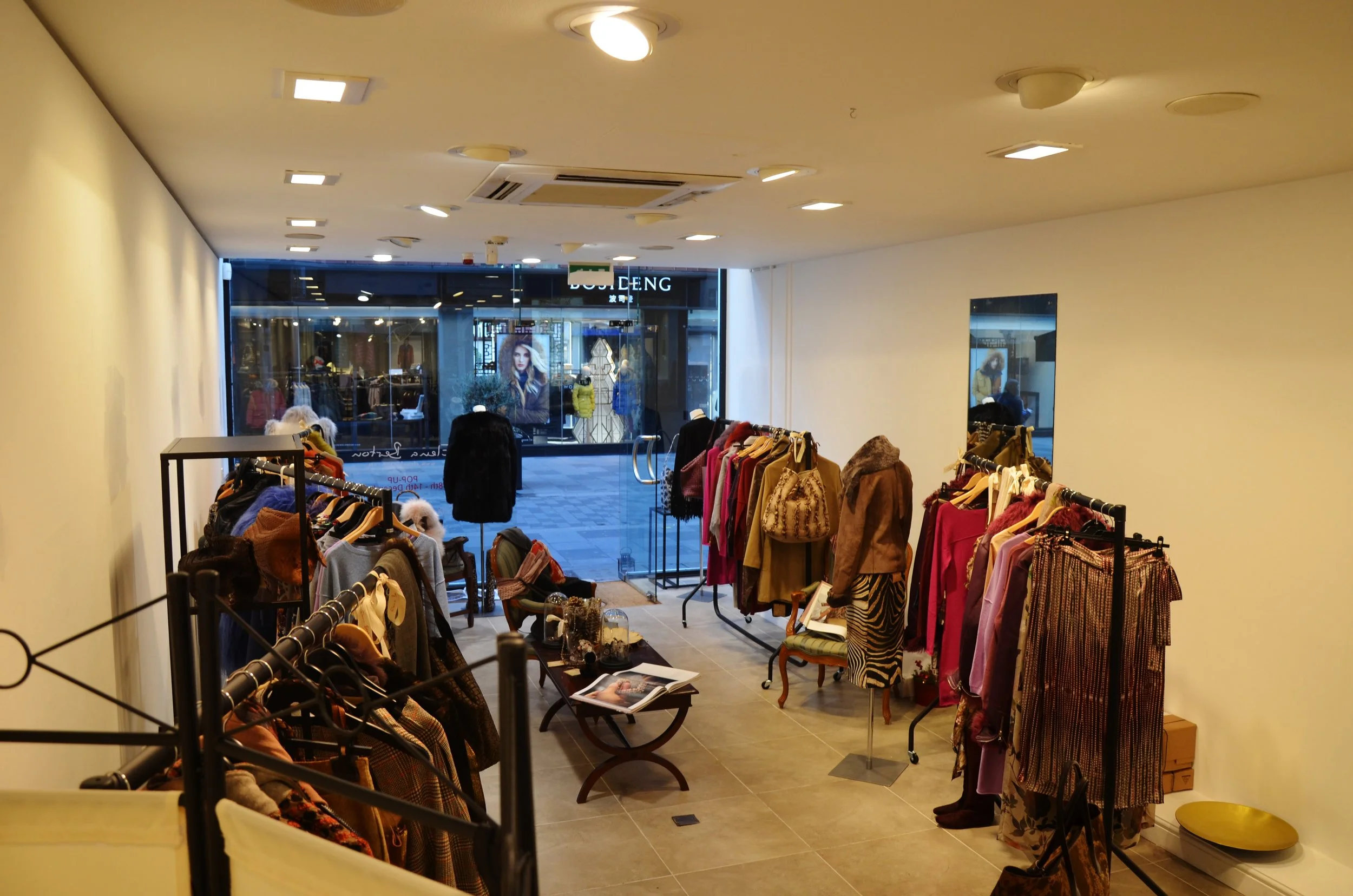  With stores in Munich (DE) and Pietrasanta (IT), the idea and conceptualisation for the London Pop-Up Store in December 2014 came as part of the international branding expansion for the brand. 