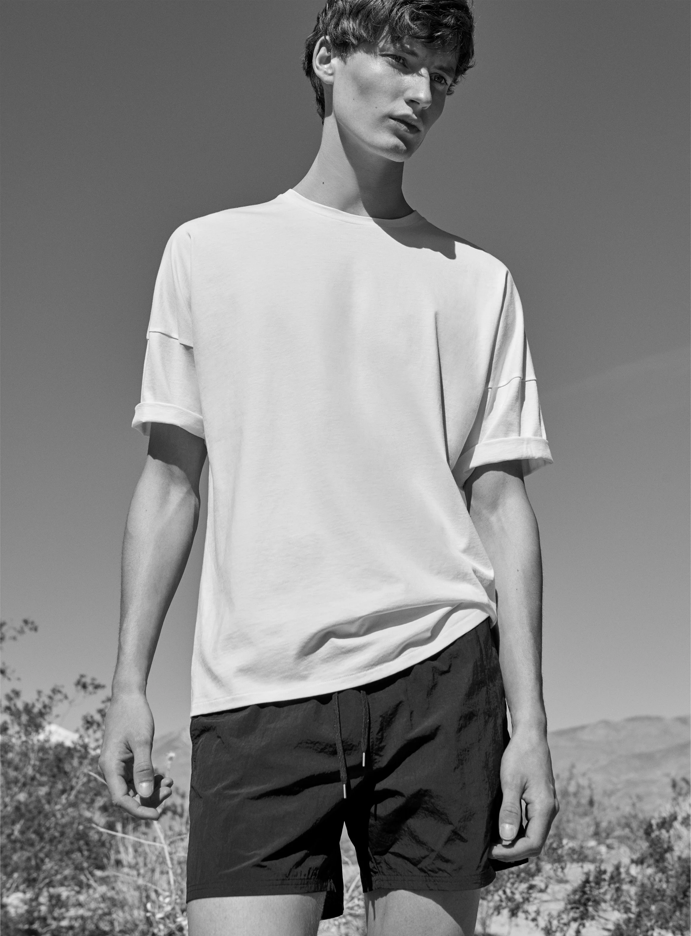 Oversized Cotton t-shirt (25€) + Lightweight swim shorts (45€)