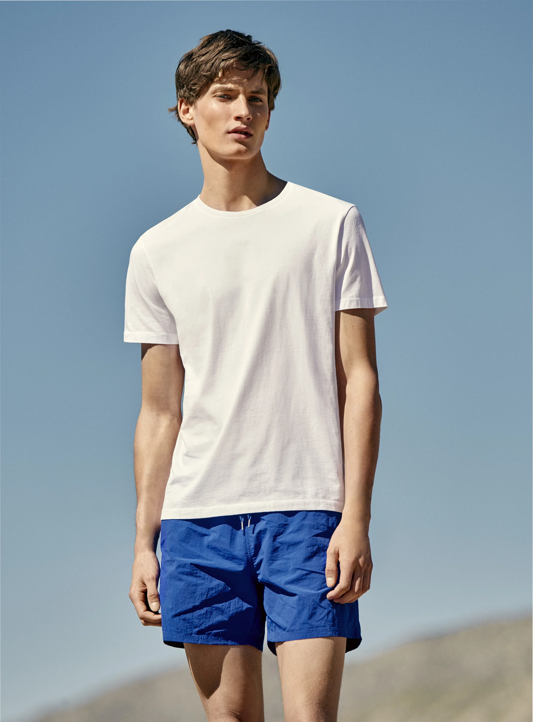  Oversized Cotton t-shirt (25€) + Lightweight swim shorts (45€)