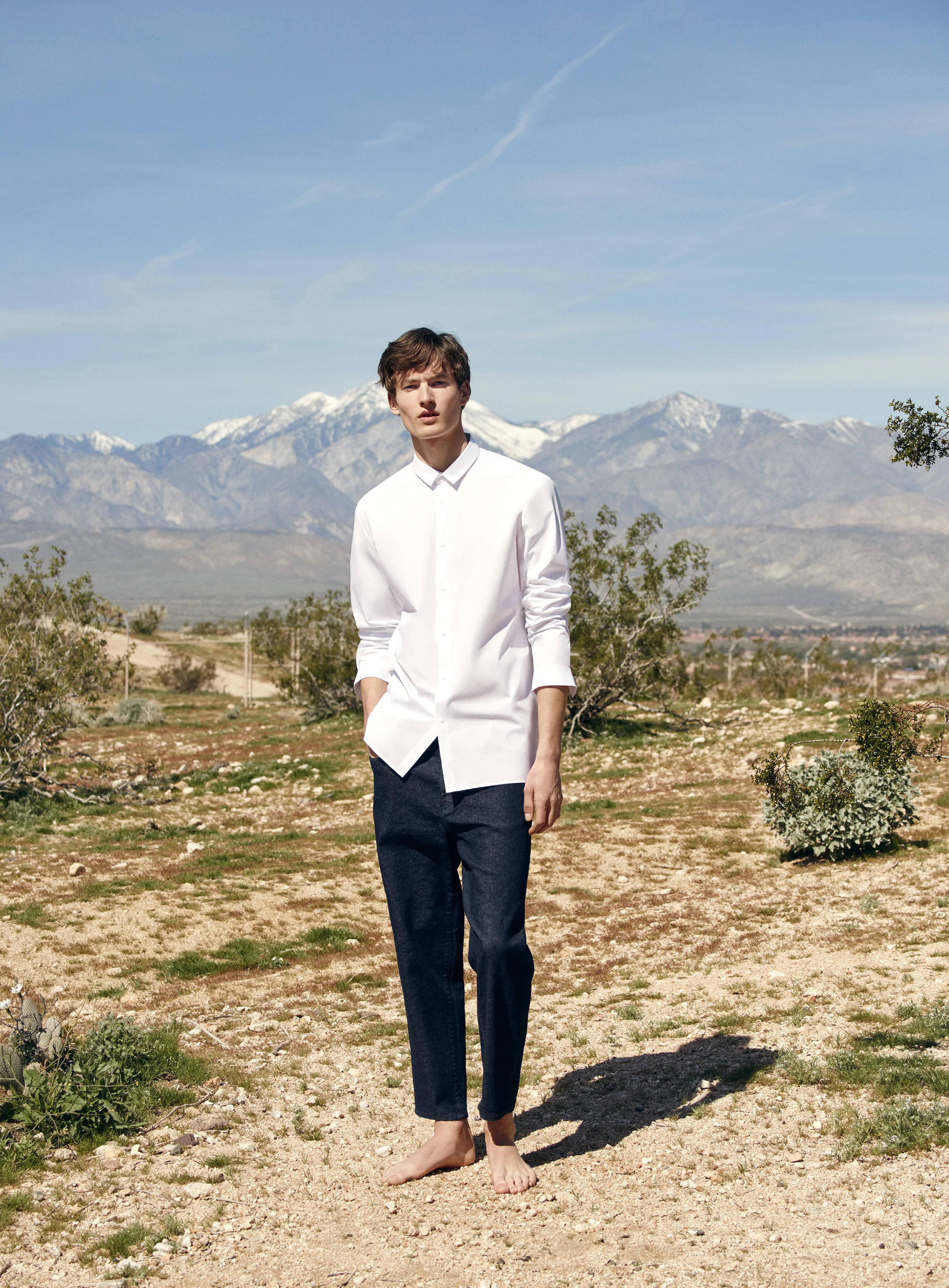 Shirt with Long-brushed cotton shirt (69€) + Cropped straight-leg jeans (79€)
