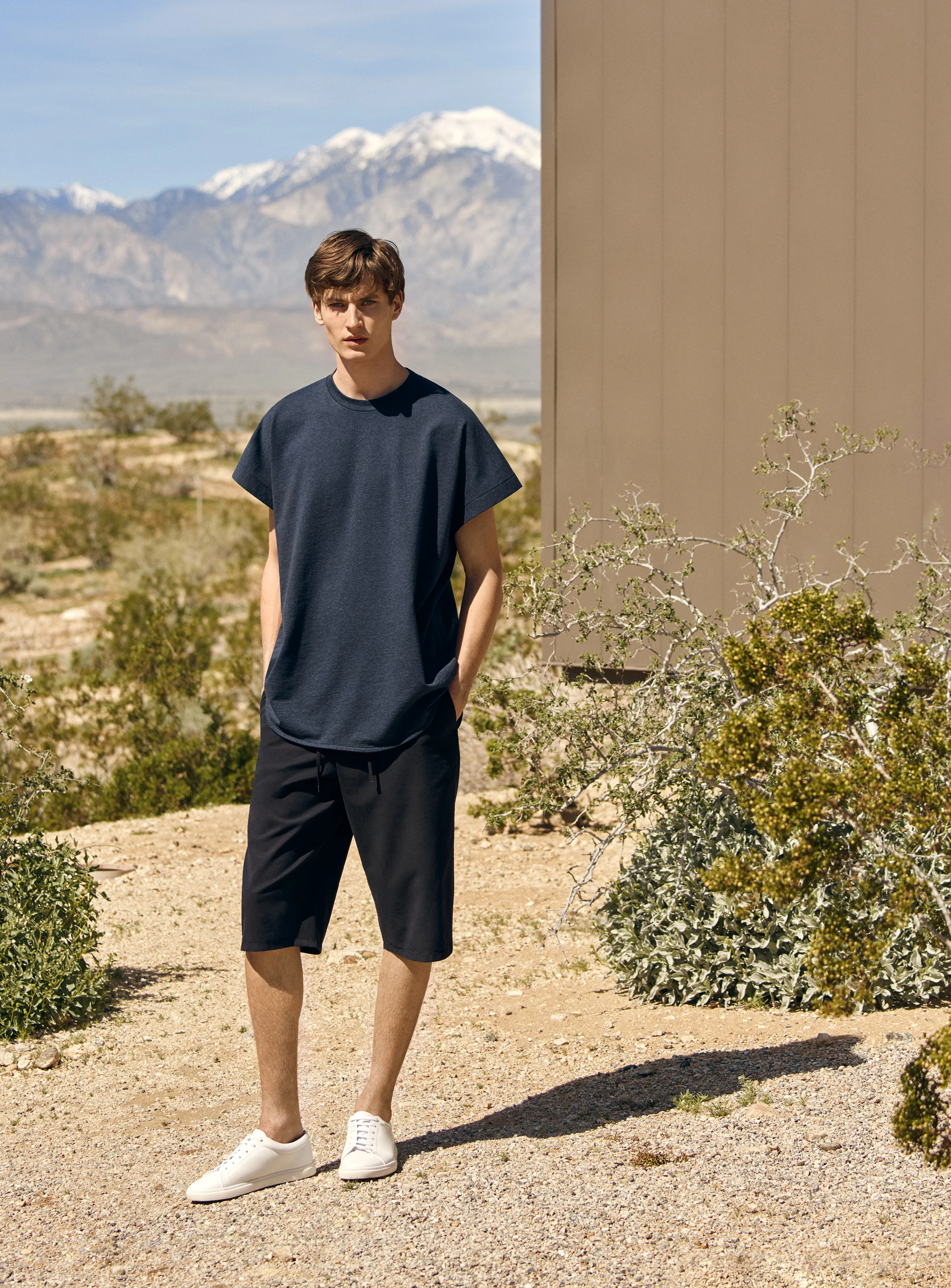 Oversized round-neck t-shirt (39€) + Drawstring twill shorts (59€) + Lace-up sneakers (89€)