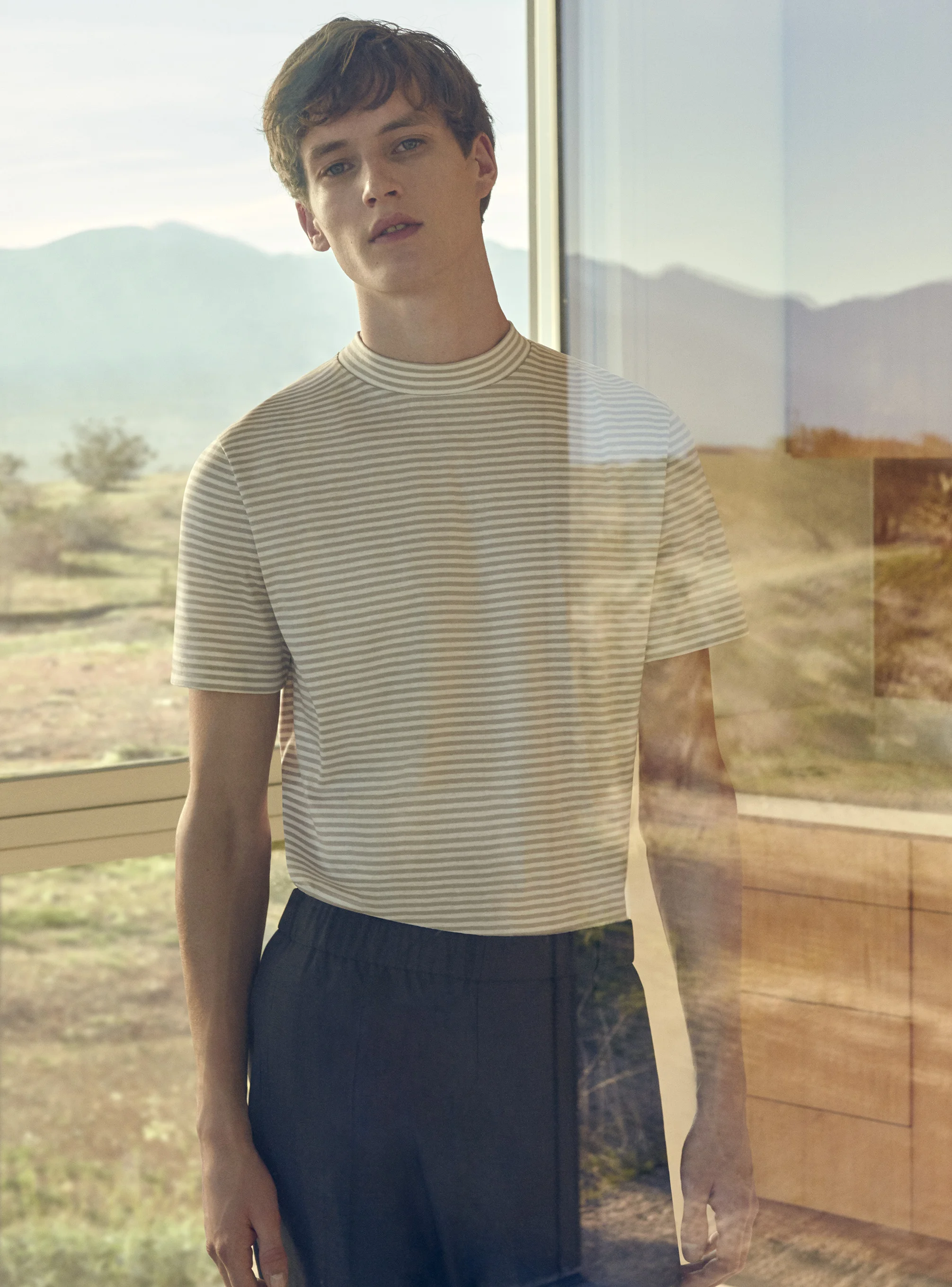 Striped t-shirt with raised neck (39€) + Elasticated waist trousers (79€)