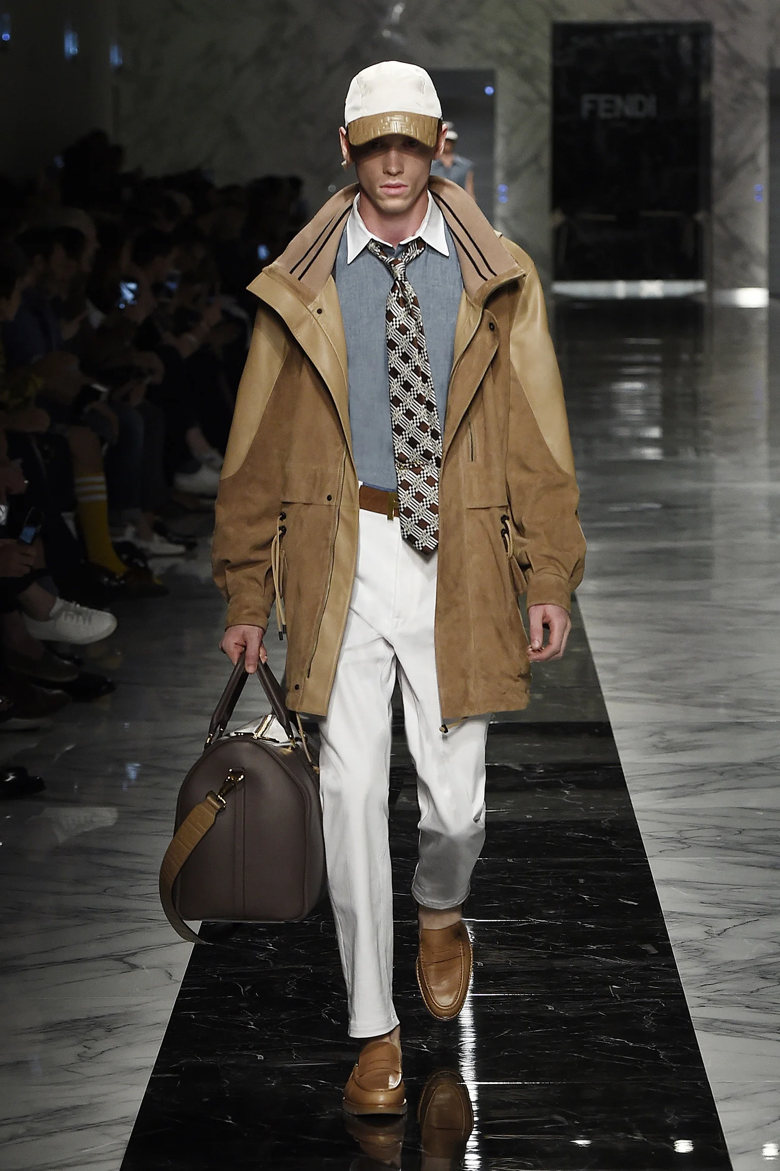01_FENDI_MEN_SS_18.jpg