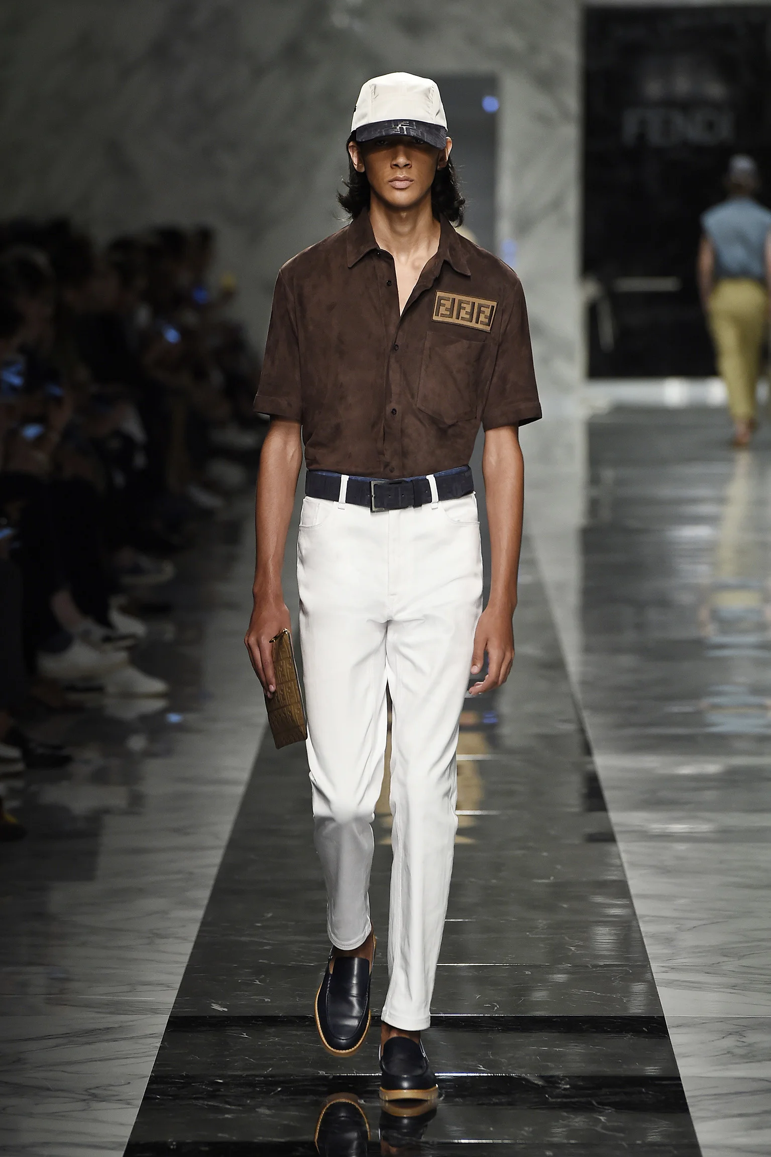 05_FENDI_MEN_SS_18.jpg