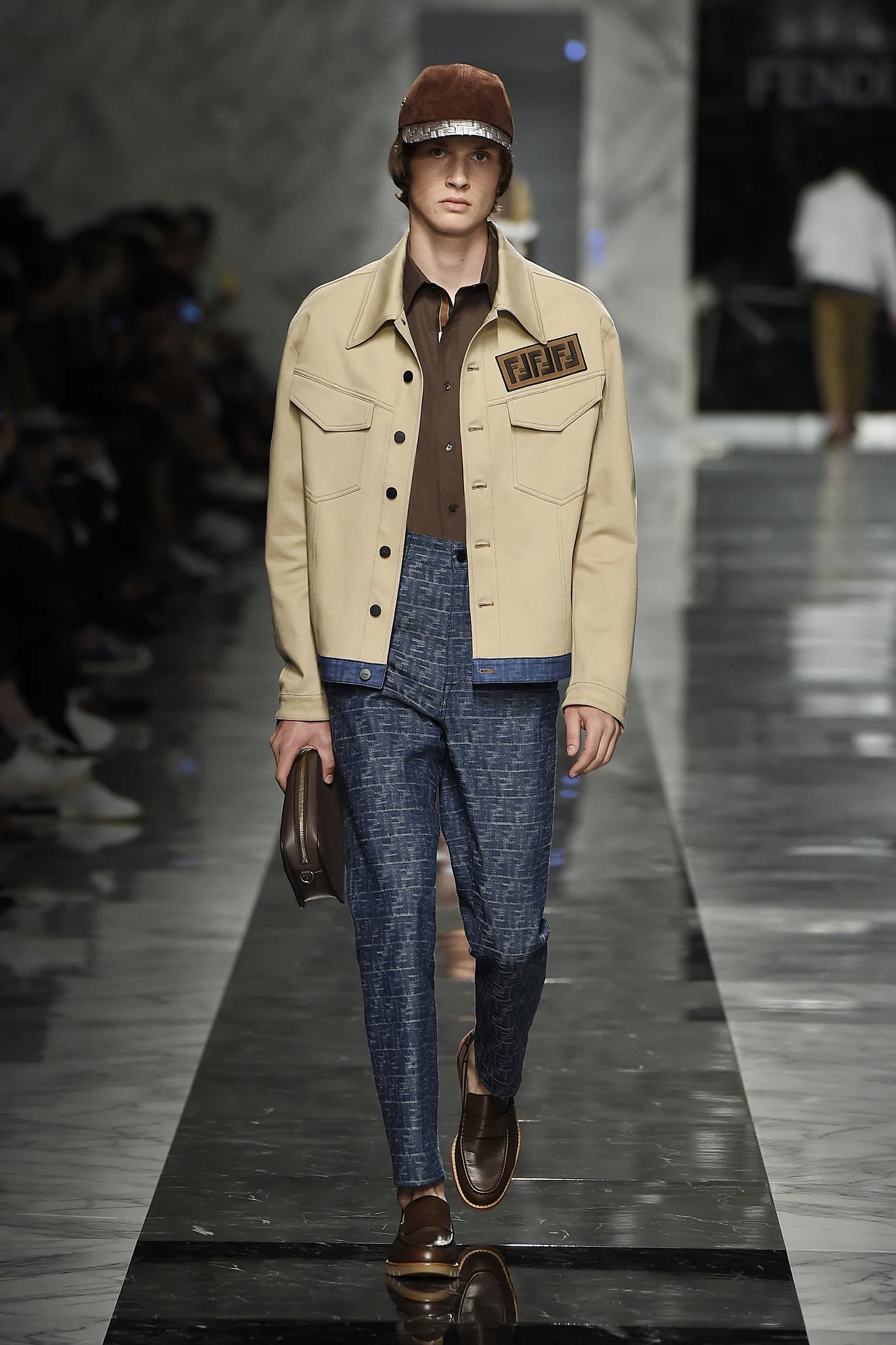 07_FENDI_MEN_SS_18.jpg