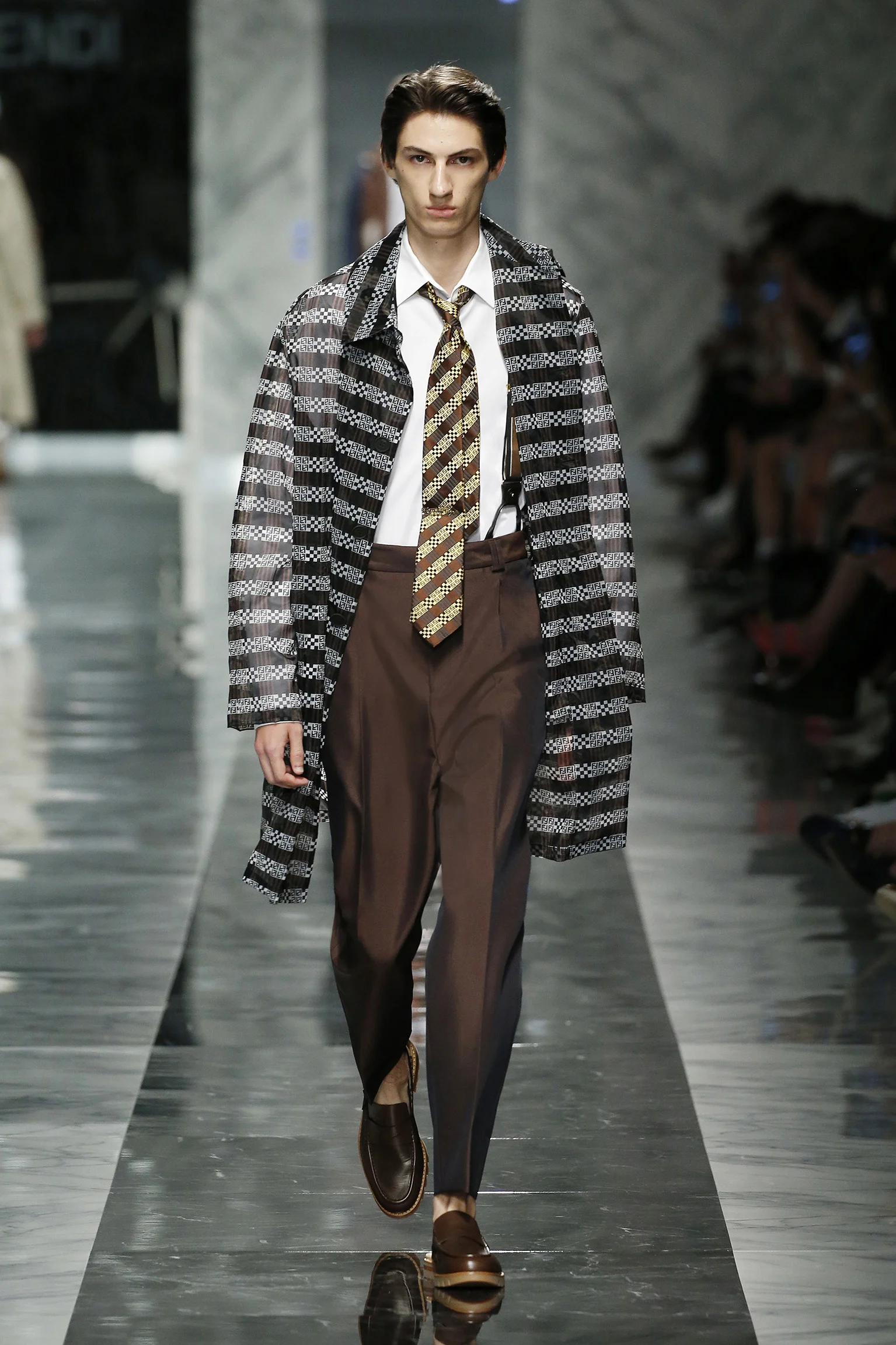 10_FENDI_MEN_SS_18.jpg