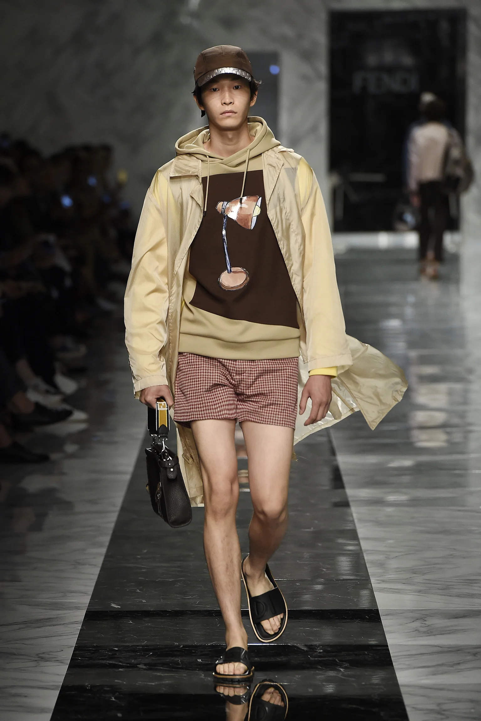 17_FENDI_MEN_SS_18.jpg