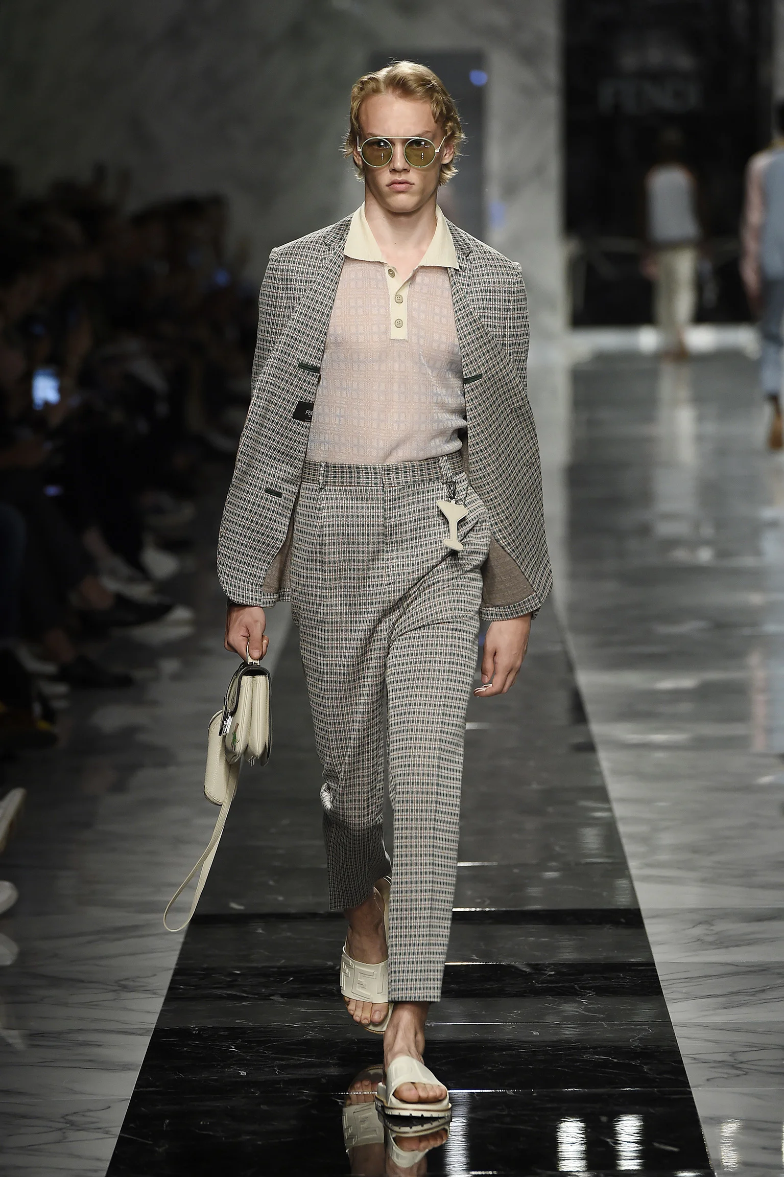 19_FENDI_MEN_SS_18.jpg