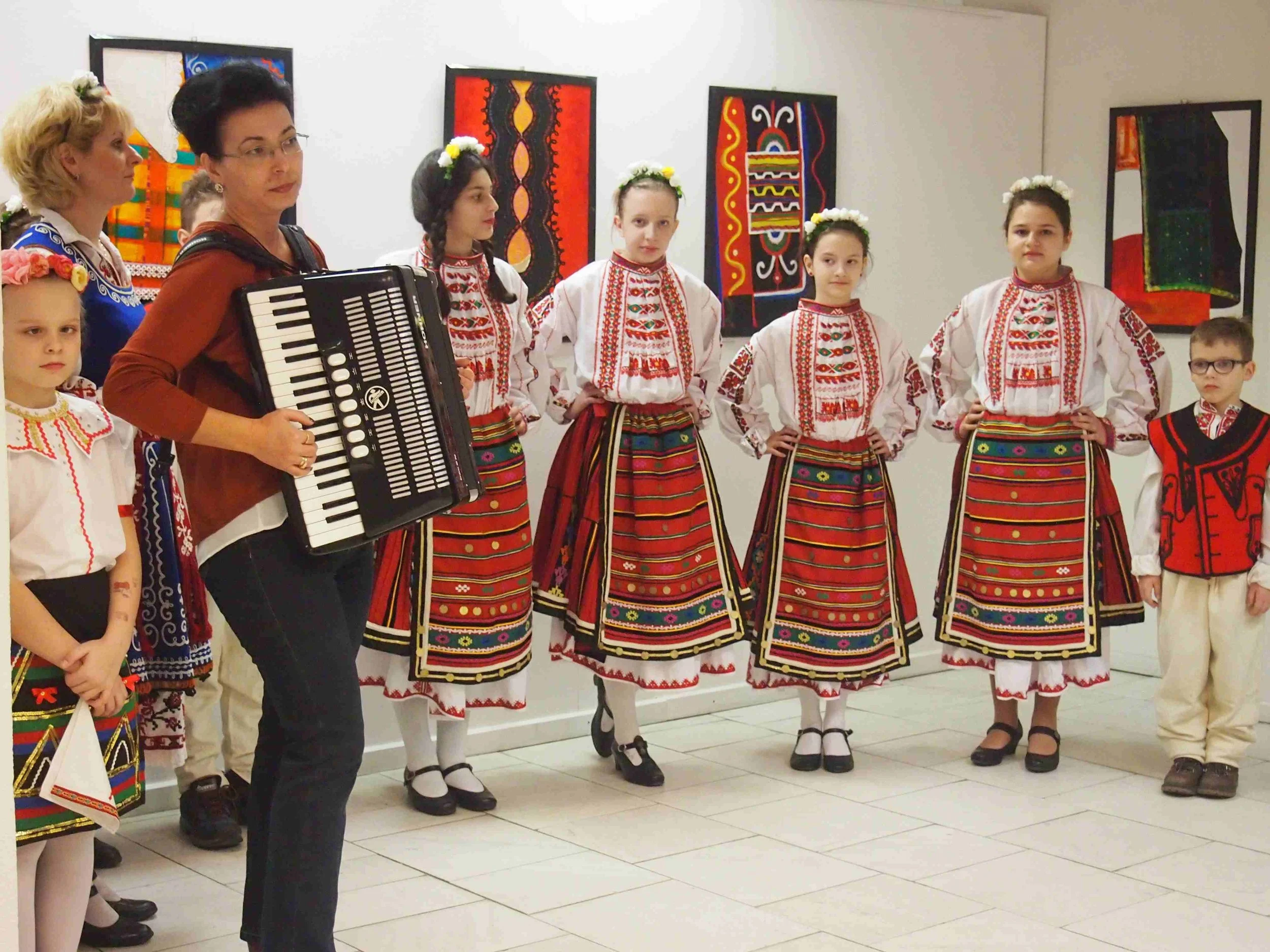 „Фолклорни мотиви” – изложба-живопис на Петя Илиева