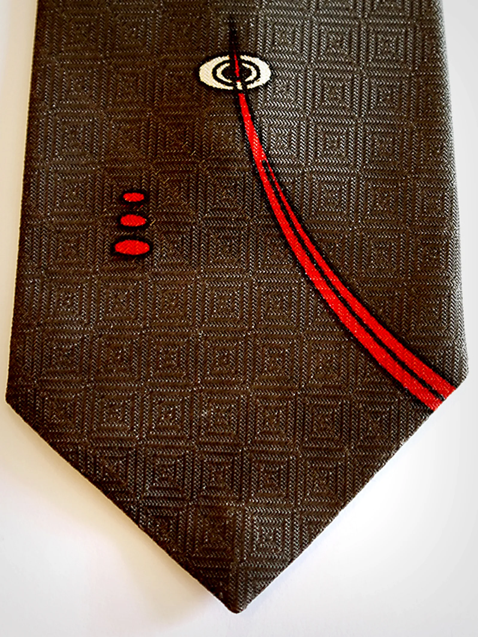 The vintage necktie used for Carry 00 / 10
