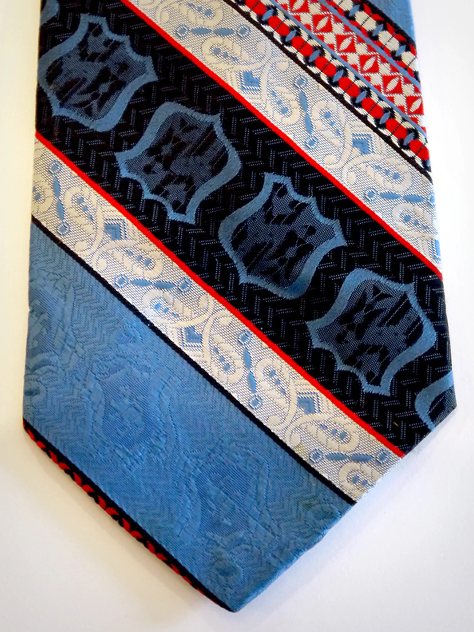The vintage necktie used for Carry 00 / 11