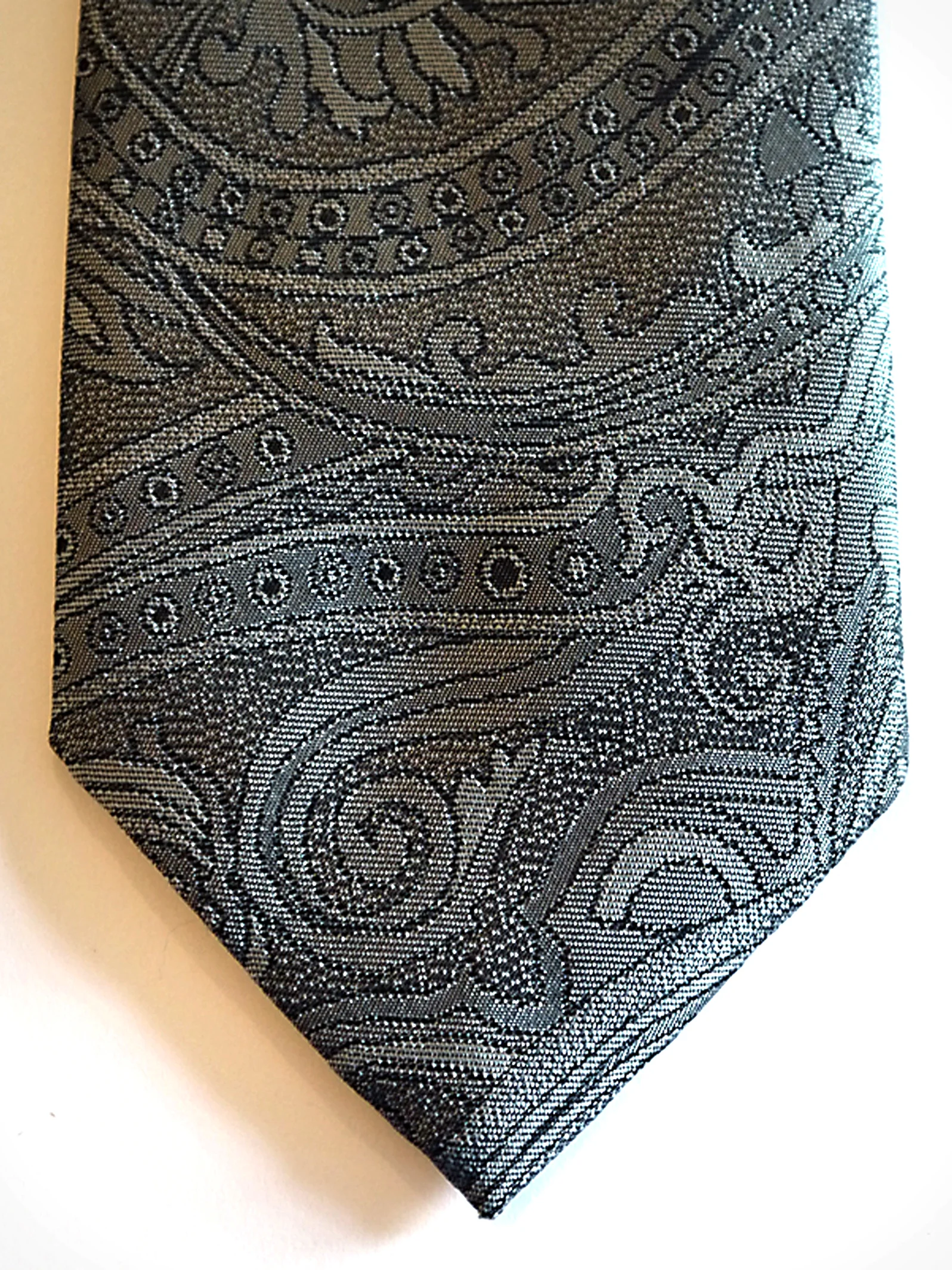 The vintage necktie used for Carry 00 / 14