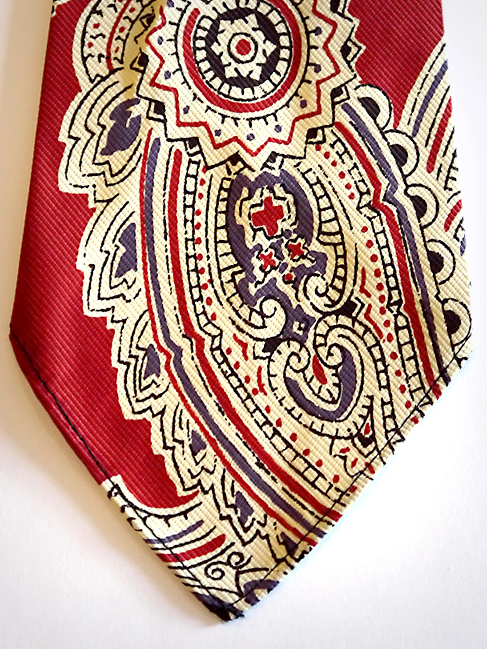 The vintage necktie used for Carry 00 / 18
