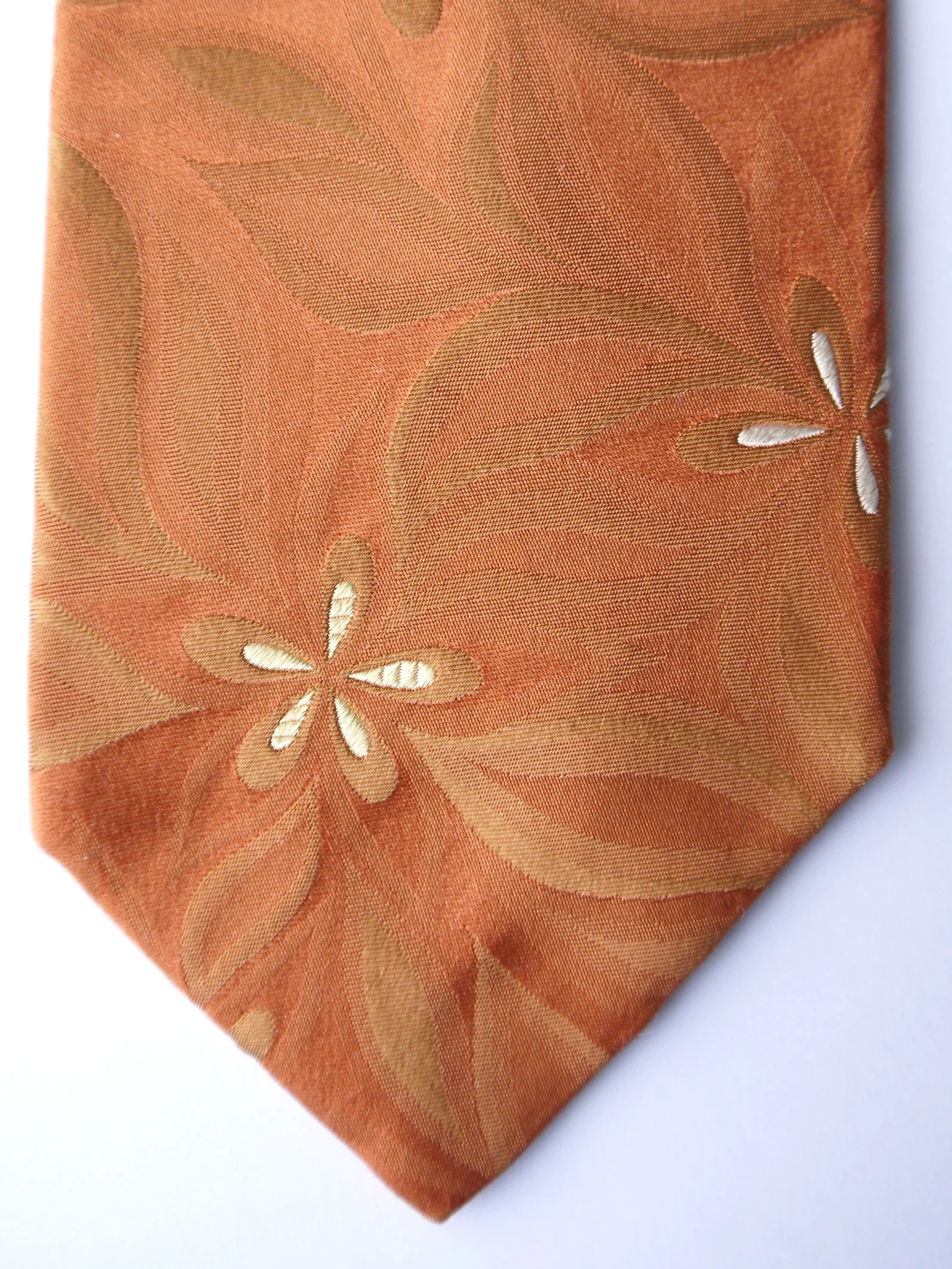 The vintage necktie used for Carry 00 / 19