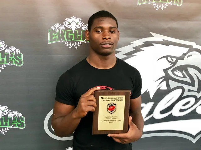 Ahmari Davis - Offensive Player of the Year.jpeg
