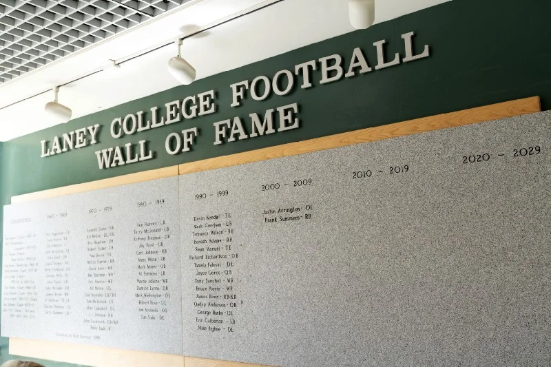 Dinner will honor football stars